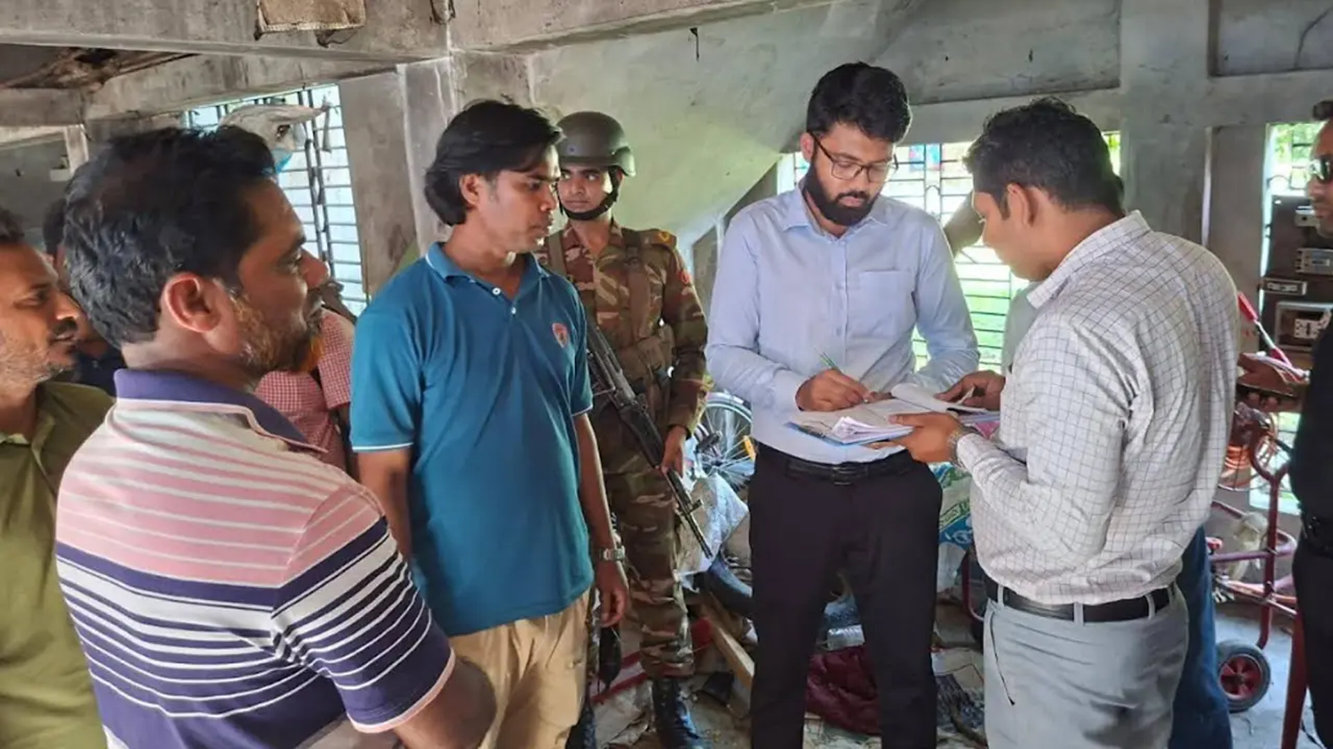 সাতক্ষীরায় বিপুল পরিমাণ ডিজেল জব্দ