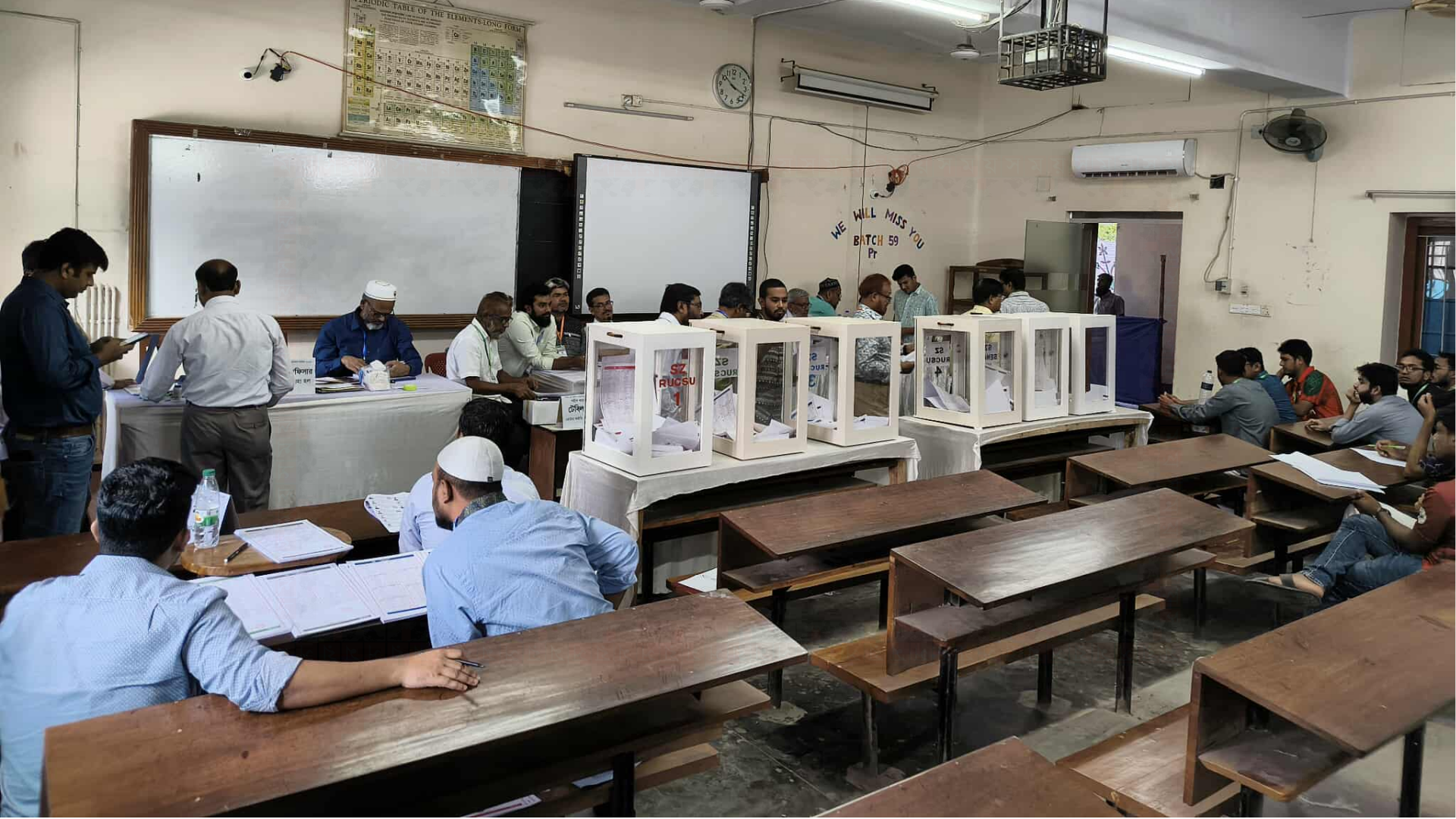রাকসু নির্বাচন: অমোচনীয় কালি উঠে যাওয়ার অভিযোগ