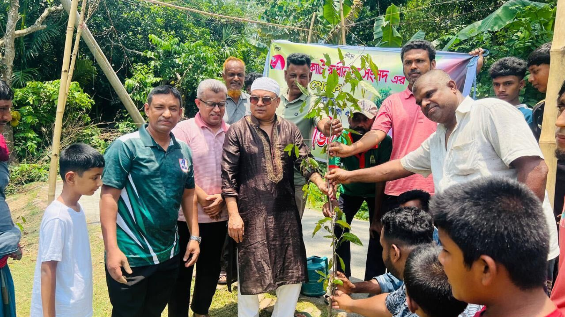 বৃক্ষরোপণকে সামাজিক আন্দোলনে পরিণত করতে হবে: বাসস চেয়ারম্যান