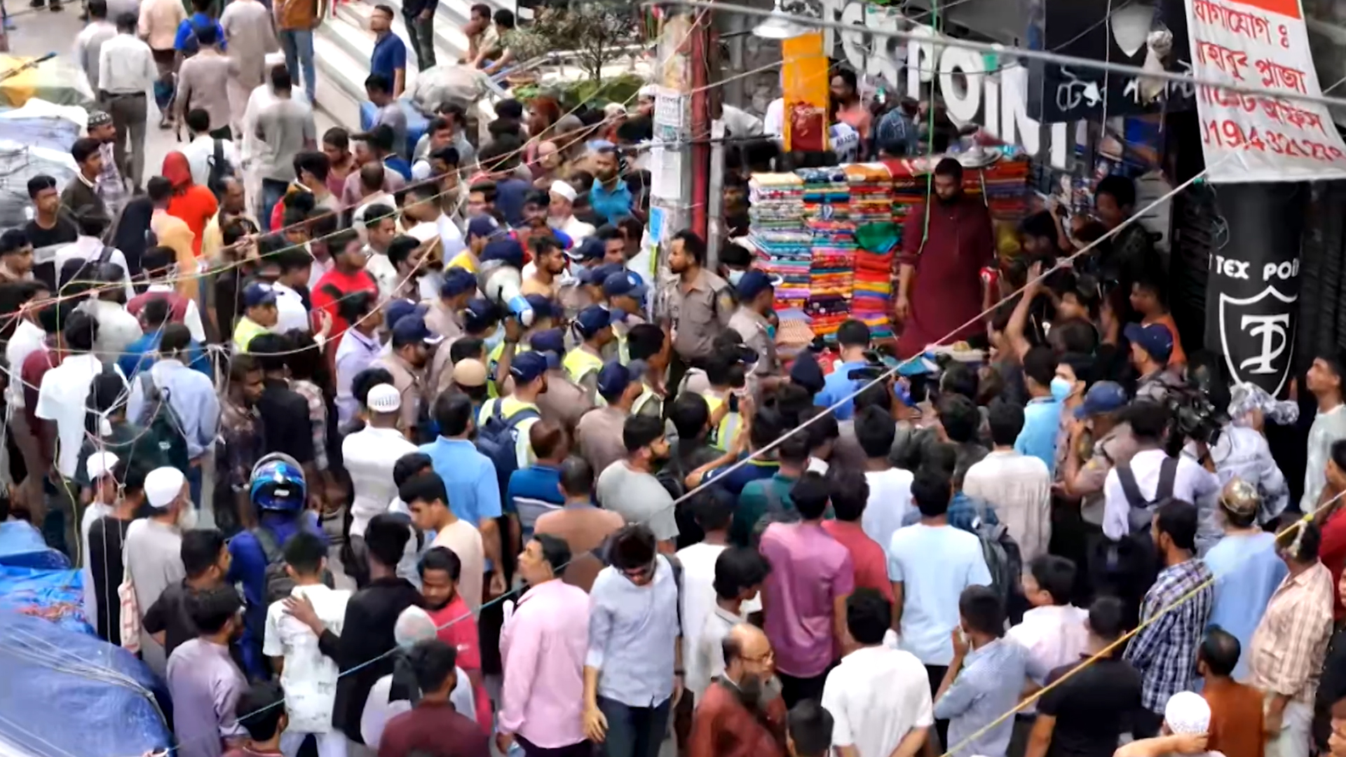 উচ্ছেদ অভিযান: ফুটপাত দখলকারীদের বিরুদ্ধে কঠোর ব্যবস্থার হুঁশিয়ারি ডিএমপির