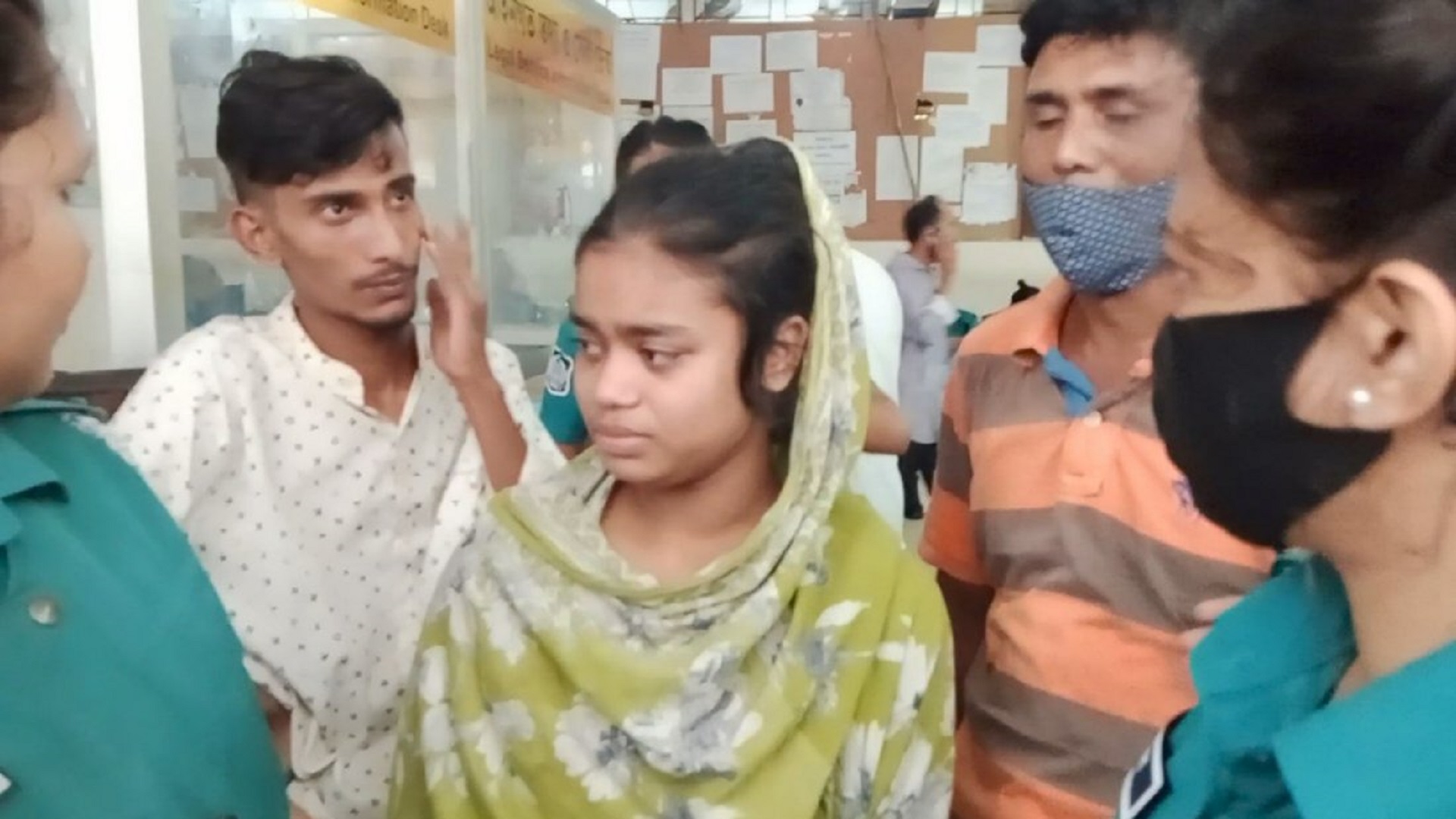 বসুন্ধরায় ৫৫ লাখ টাকা চুরির মামলায় গৃহকর্মী ও দারোয়ান রিমান্ডে
