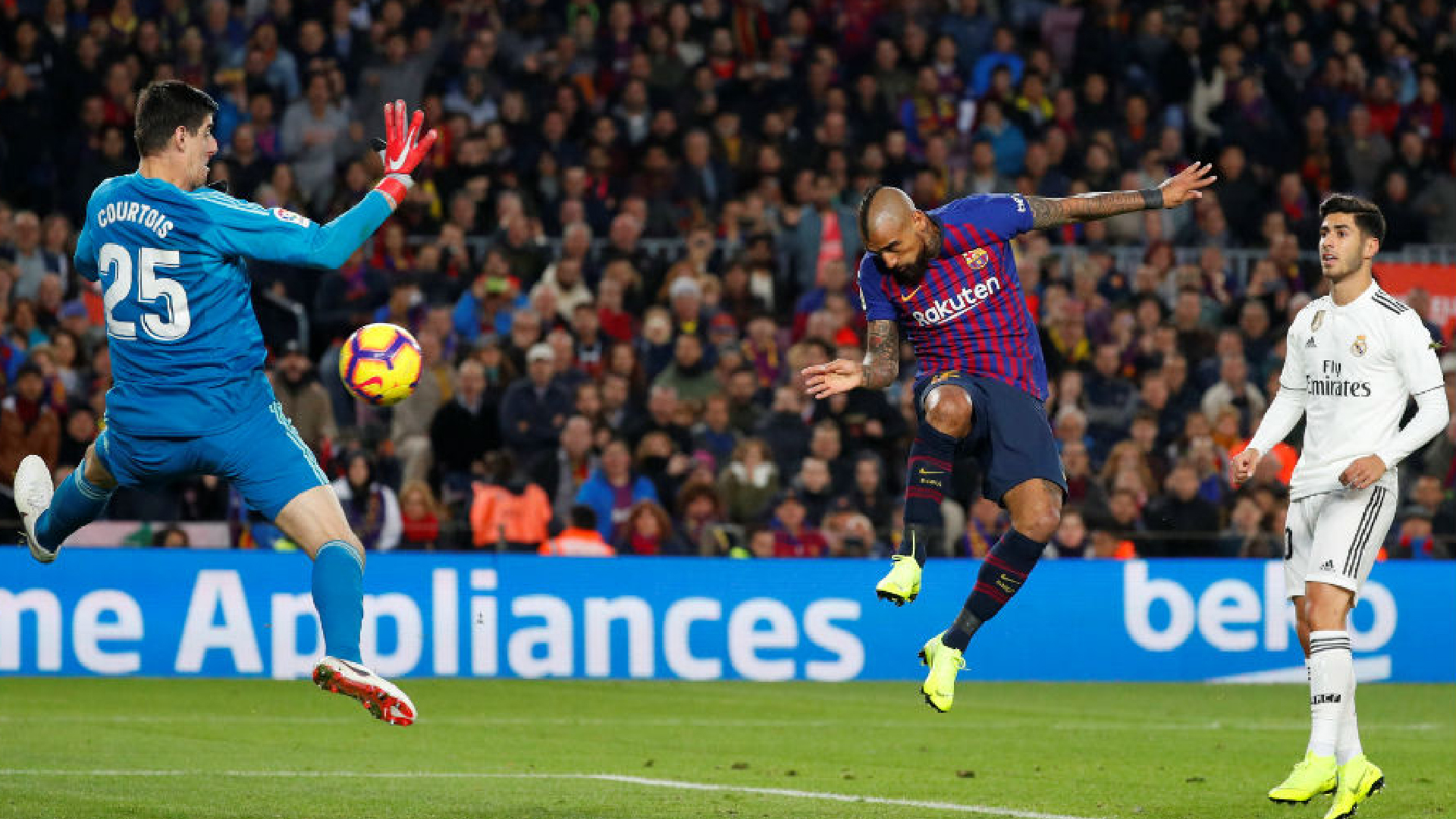 ‘রিয়াল যেন ডাকাতি করতে না পারে সেজন্যই ভিএআরের আবিষ্কার’—সাবেক বার্সা তারকা