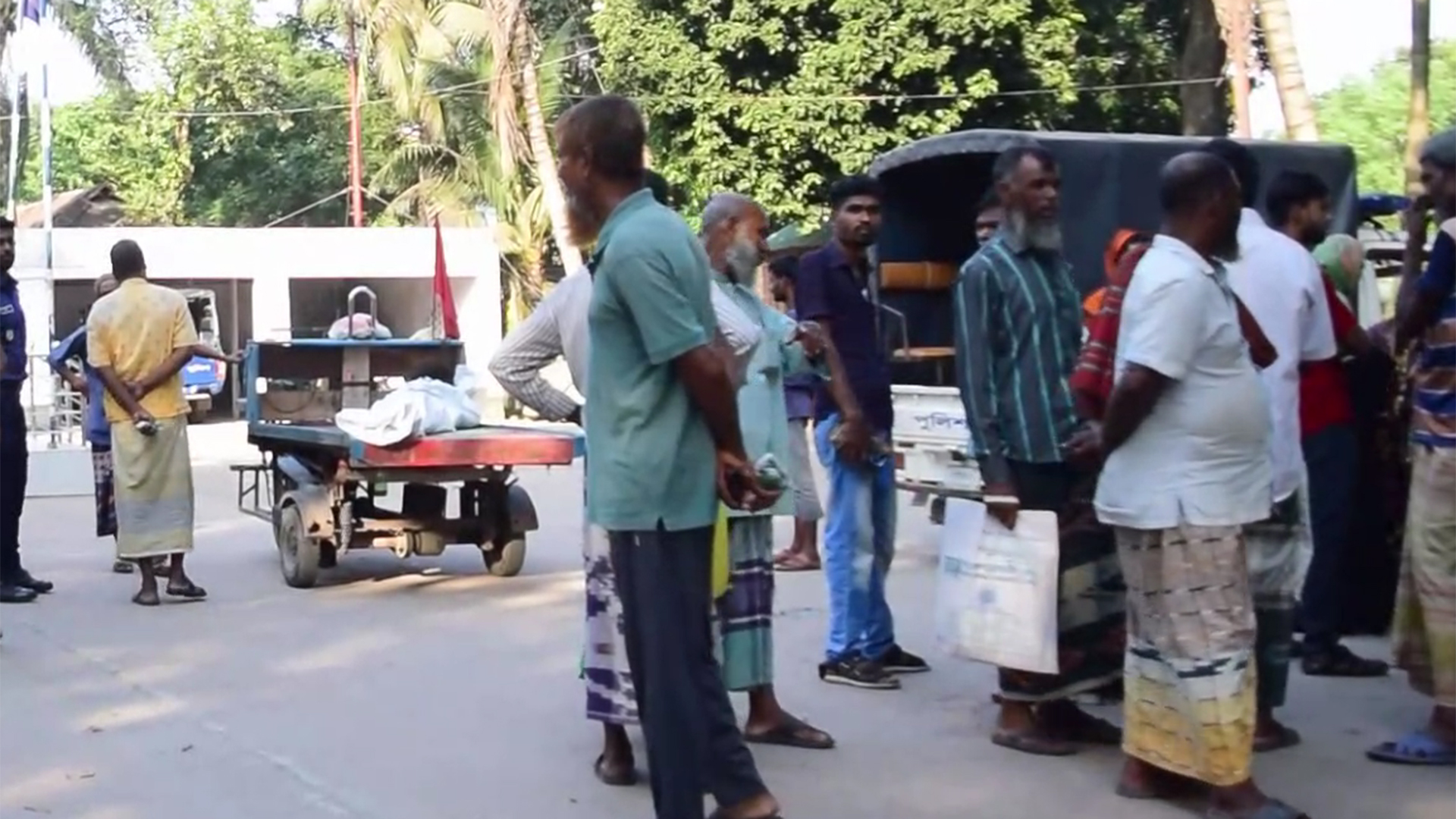 নাটোরে দুই ভাইয়ের বিরোধ থামাতে গিয়ে যুবক খুন