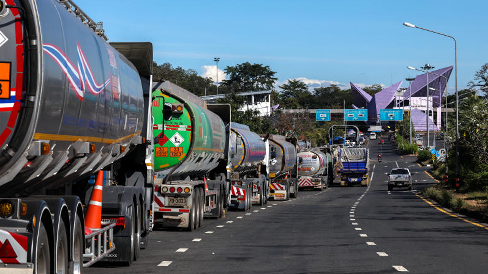 লাওসের জ্বালানি রুট বন্ধ করে দিলো থাইল্যান্ড - Bangla24.Top