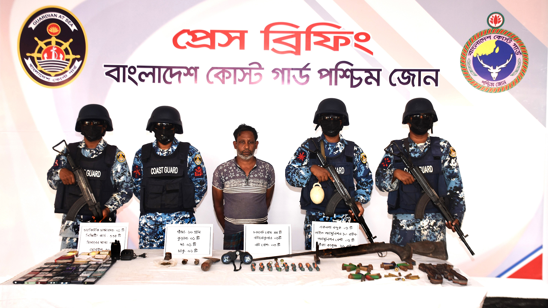 সুন্দরবনে অস্ত্র ও গোলাবারুদসহ ‘দুলাভাই বাহিনীর’ সদস্য আটক