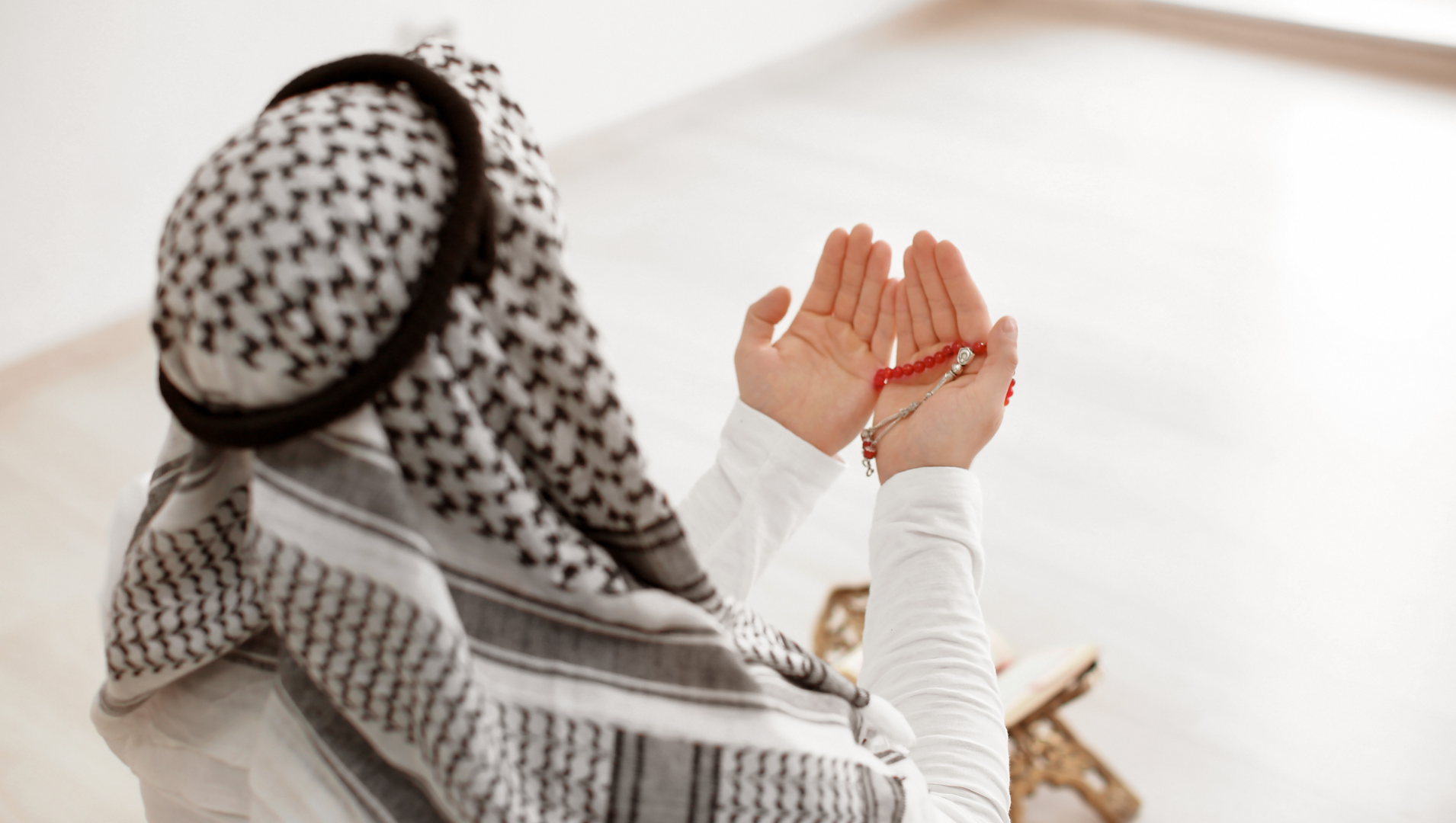 ইহকাল ও পরকালে নিরাপদ থাকতে যে দোয়া পড়বেন