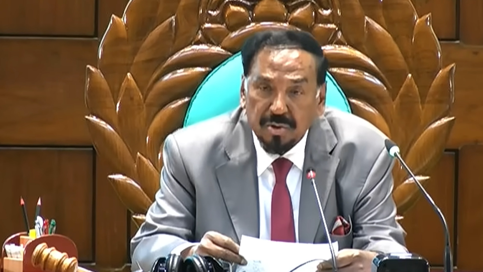 ৫ আগস্ট বিক্ষুব্ধ জনতার সংসদ তছনছ করা সাউন্ড সিস্টেম বিভ্রাটের একটি কারণ: স্পিকার