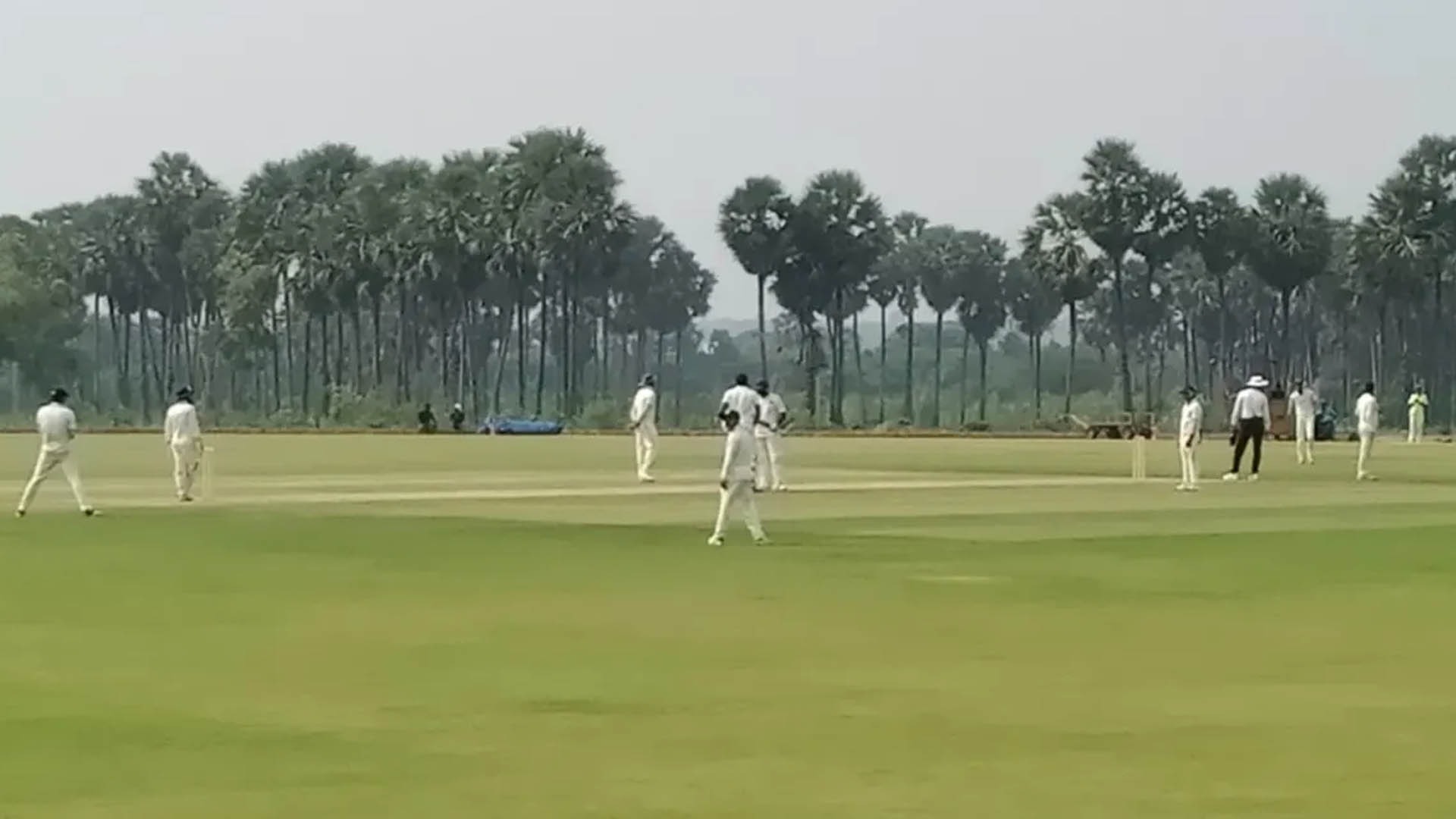 কোচকে হত্যাচেষ্টার অভিযোগে ভারতের তিন ক্রিকেটারের ওপর নিষেধাজ্ঞা