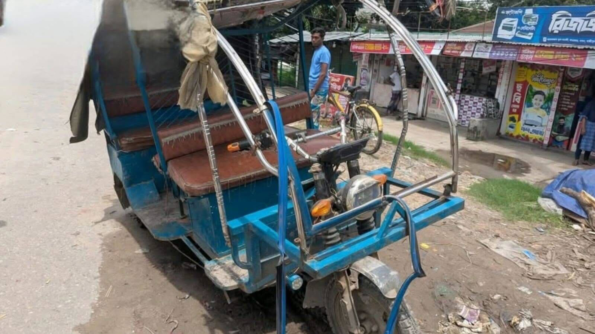 ইজিবাইকে কাভার্ডভ্যানের ধাক্কায় মা-মেয়ে নিহত, বাবা হাসপাতালে