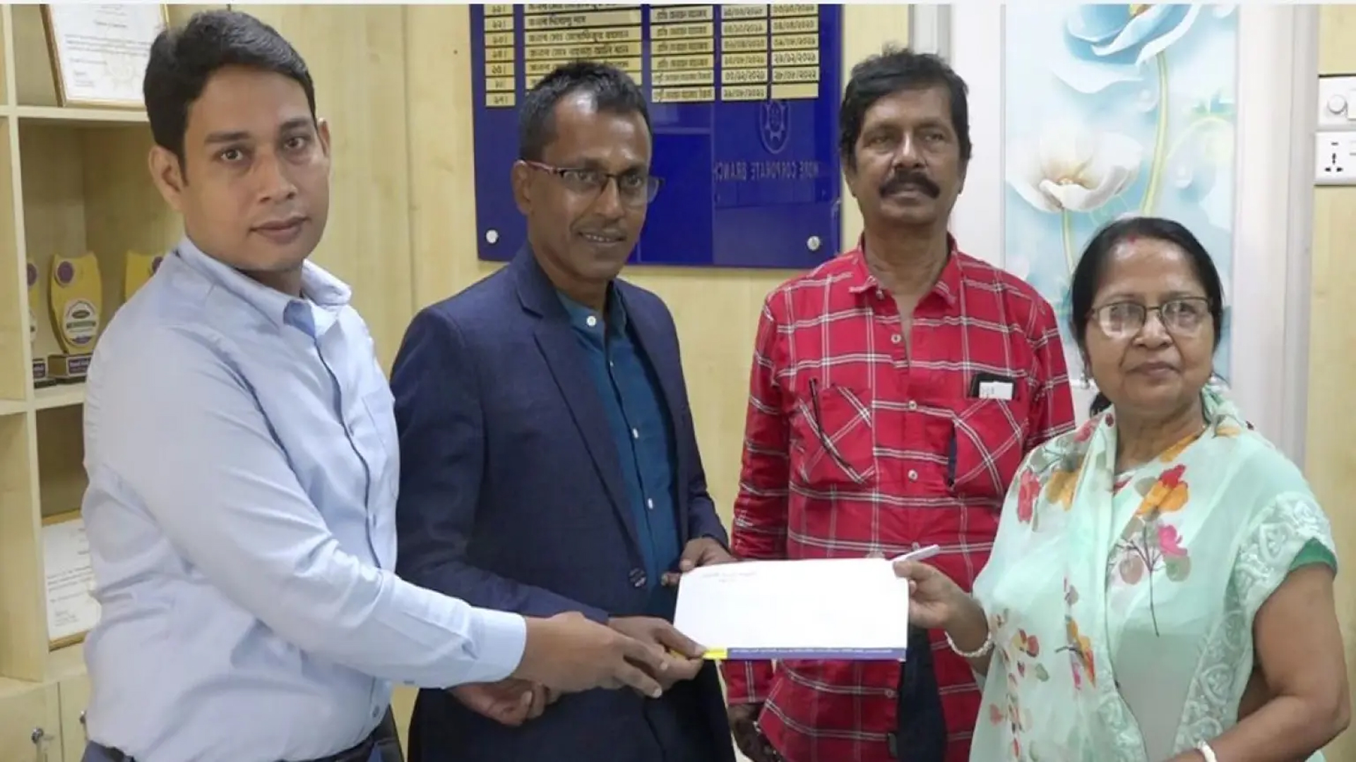 ব্যাংকে টাকা রেখে ভুলে গিয়েছিলেন, এরপর যা হলো