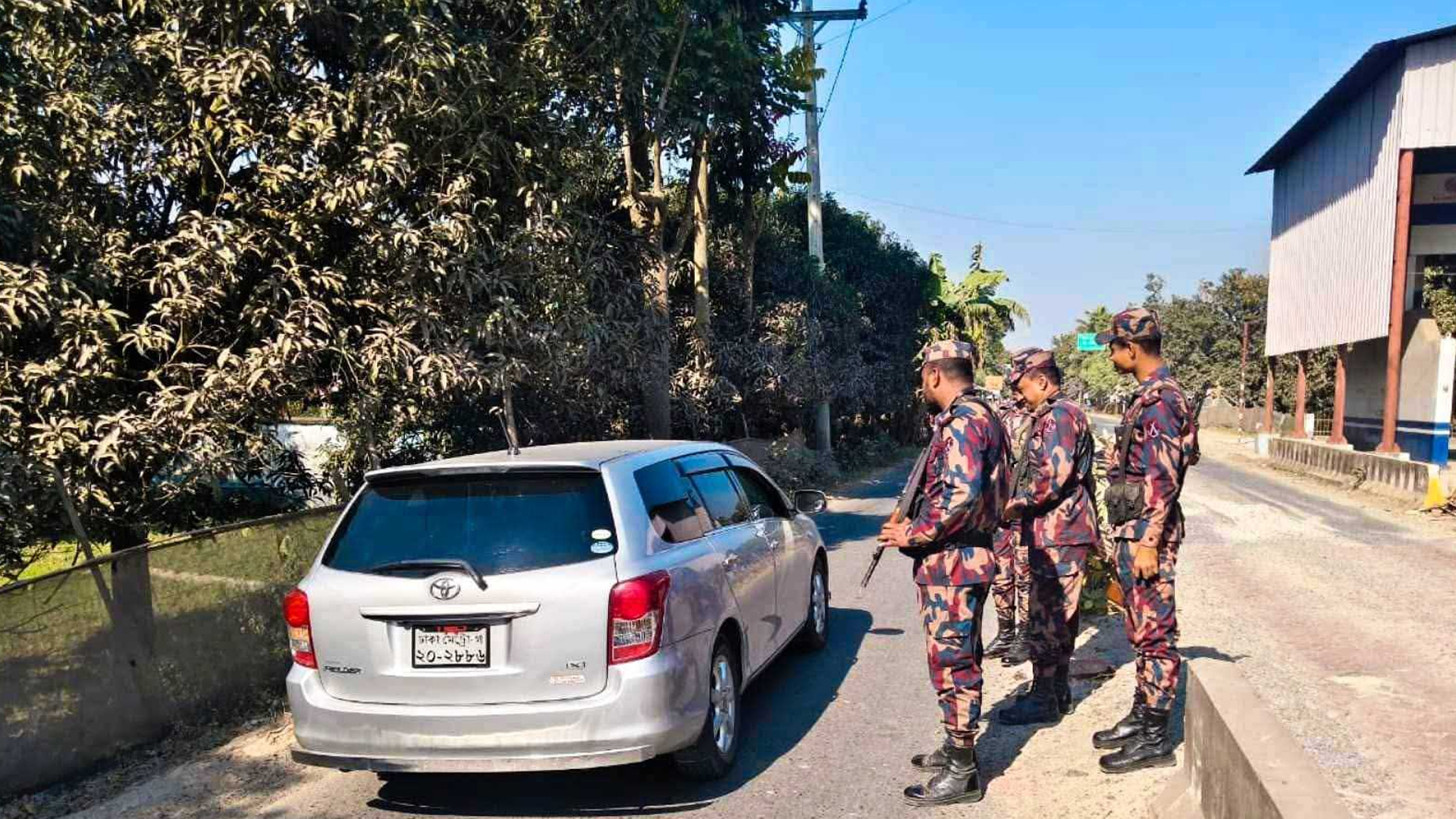 হাদিকে গুলি: চাঁপাইনবাবগঞ্জ সীমান্তে বিজিবির সর্বোচ্চ সতর্কতা