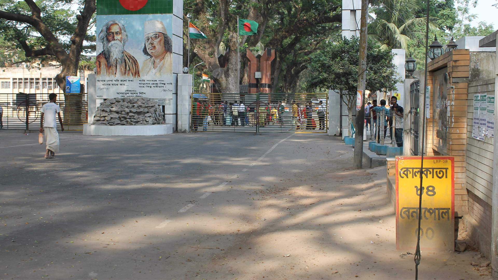 বেনাপোল স্থলবন্দরে ৩ দিন বন্ধ আমদানি-রফতানি