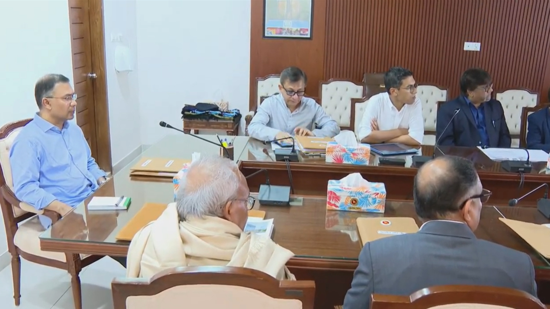 বস্ত্র ও পাট মন্ত্রণালয়ের সংশ্লিষ্টদের সঙ্গে বৈঠক করলেন প্রধানমন্ত্রী