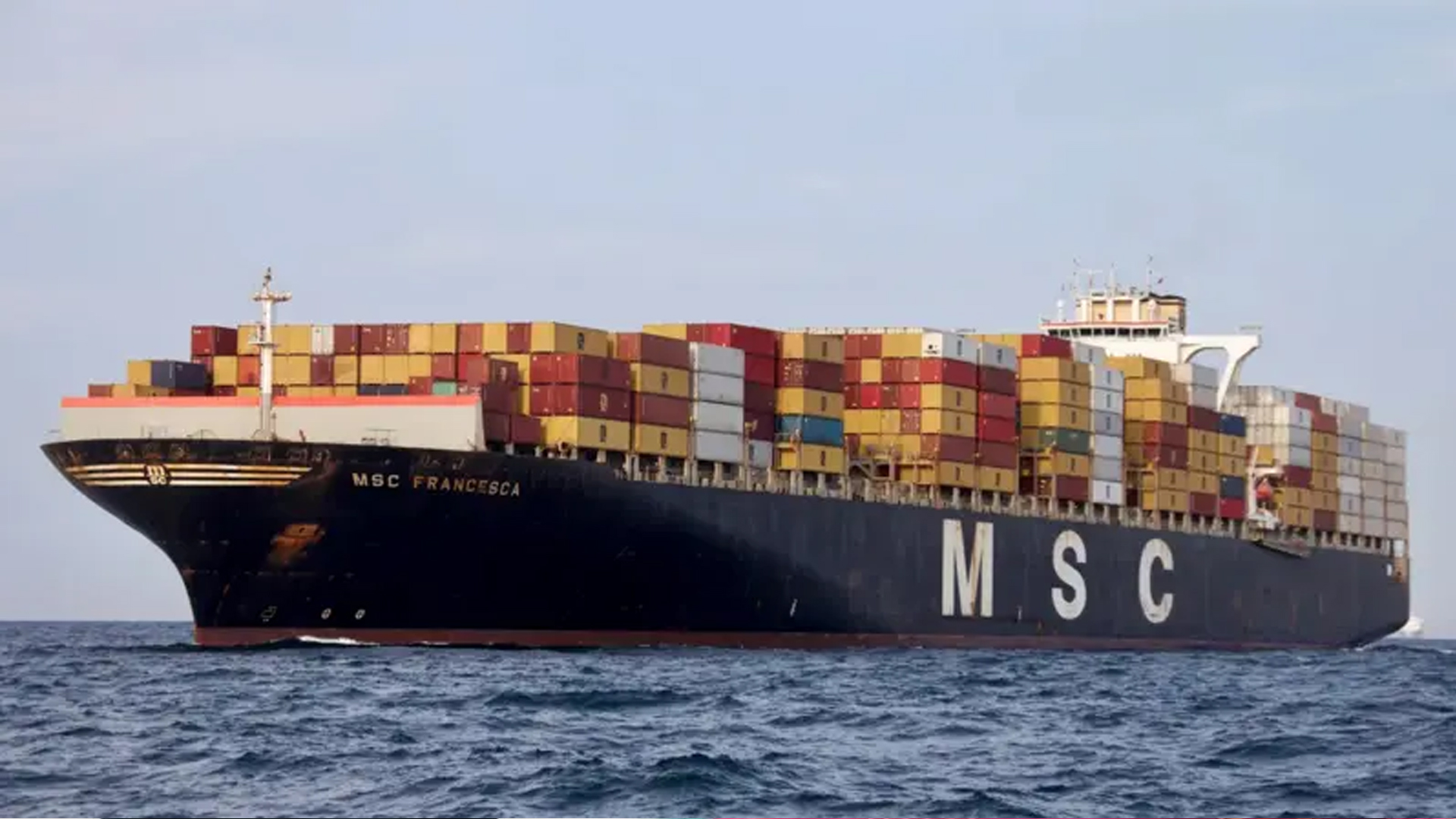 হরমুজে তিন কার্গো জাহাজে গুলি, দুটি জব্দ