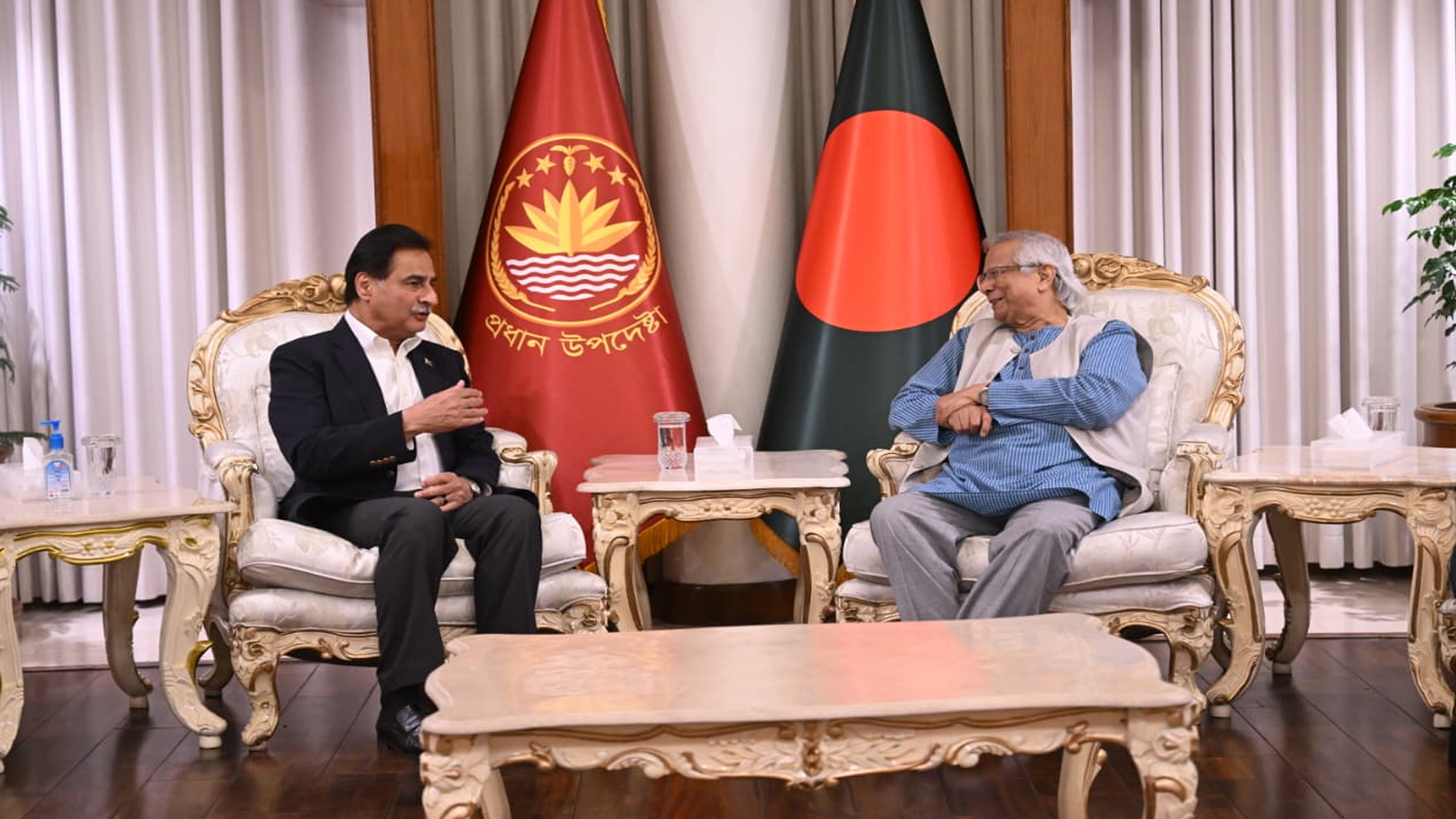 প্রধান উপদেষ্টার সঙ্গে পাকিস্তানের স্পিকারের সাক্ষাৎ