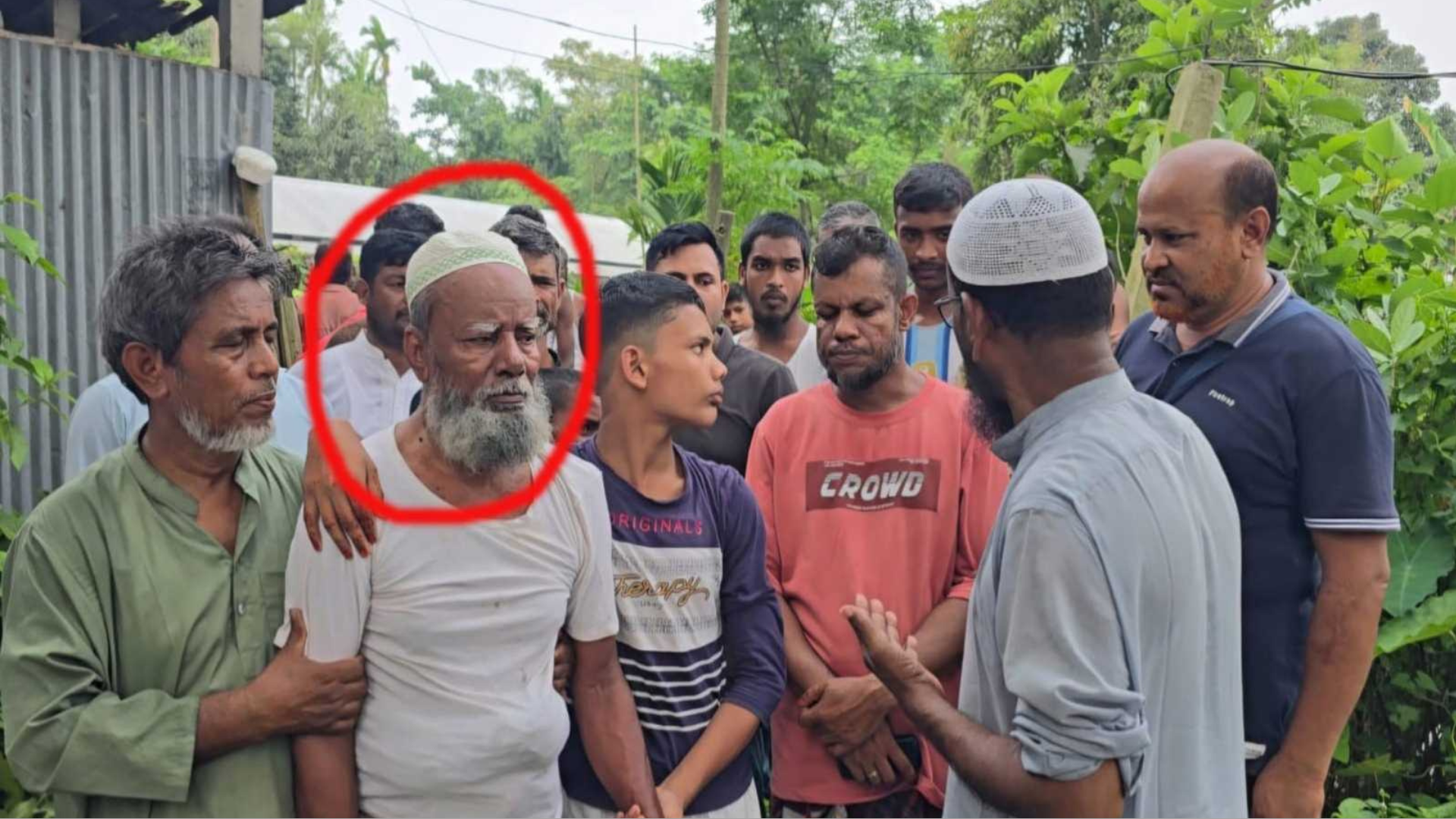 তিন বছর ধরে ঘরে অবরুদ্ধ বাবা, স্ত্রীর জানাজায়ও যেতে দিল না ছেলে