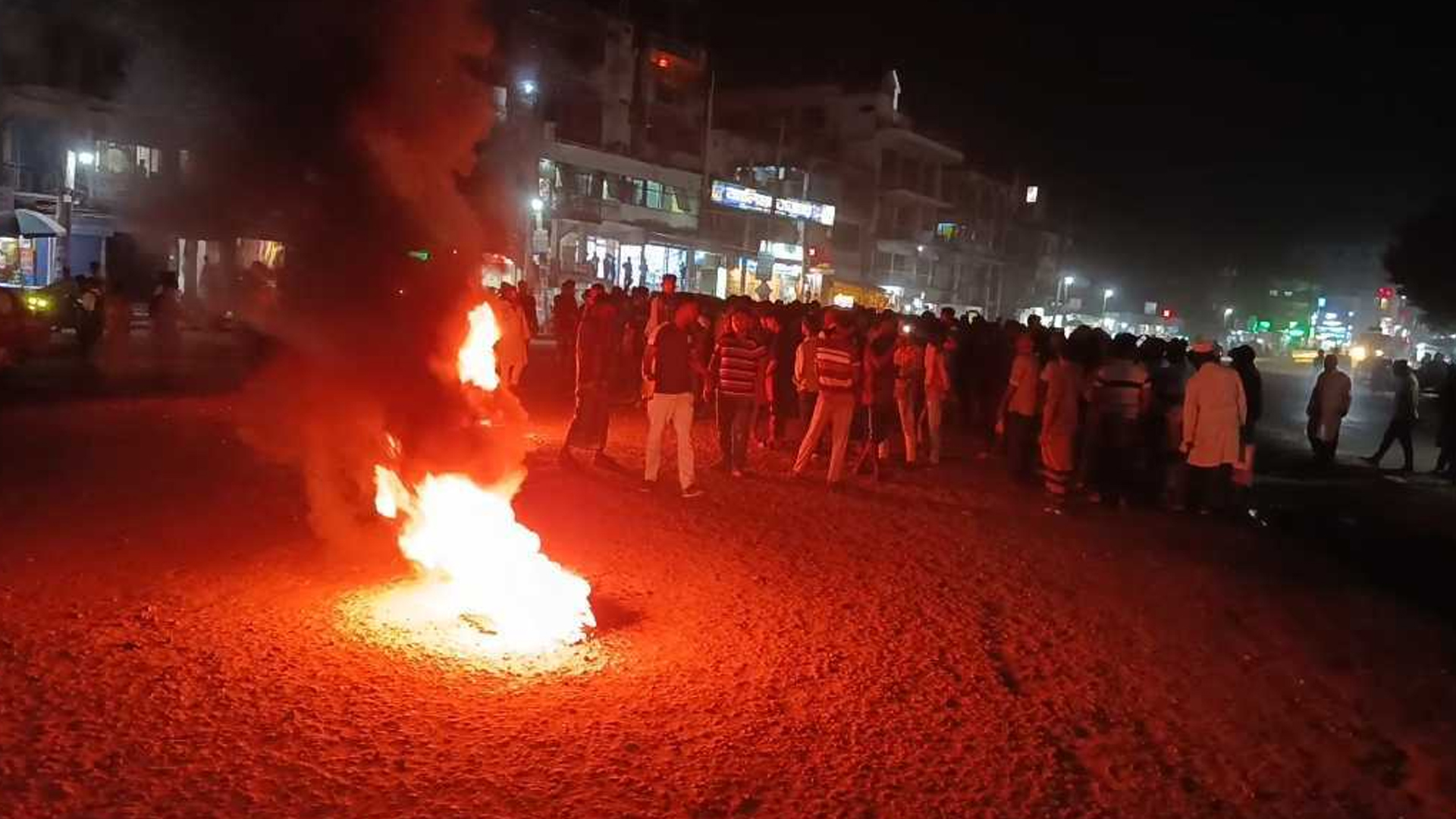 মেহেরপুরের গাংনীতে বিএনপির প্রার্থী পরিবর্তনের দাবিতে সড়কে বিক্ষোভ