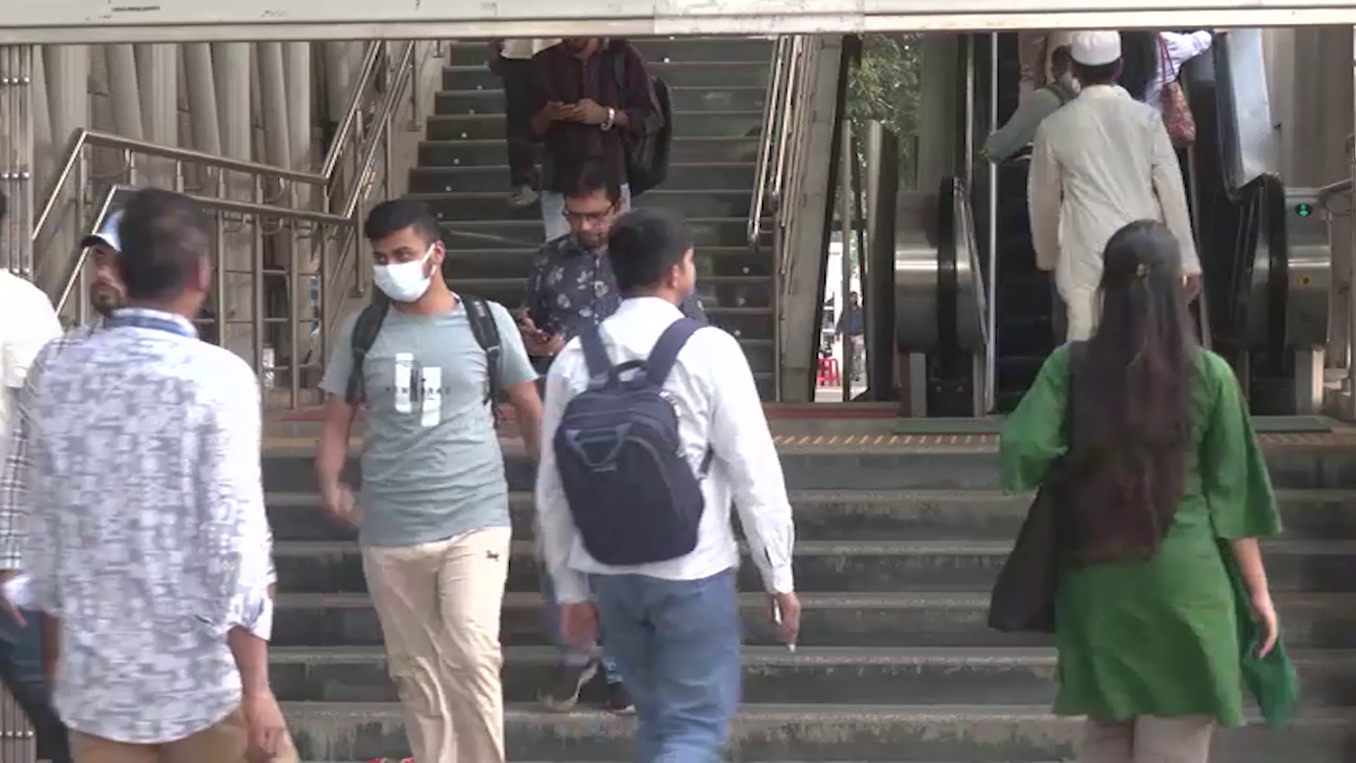 কেউ কি থেমে দেখে পাশের মানুষটা কেমন আছে?