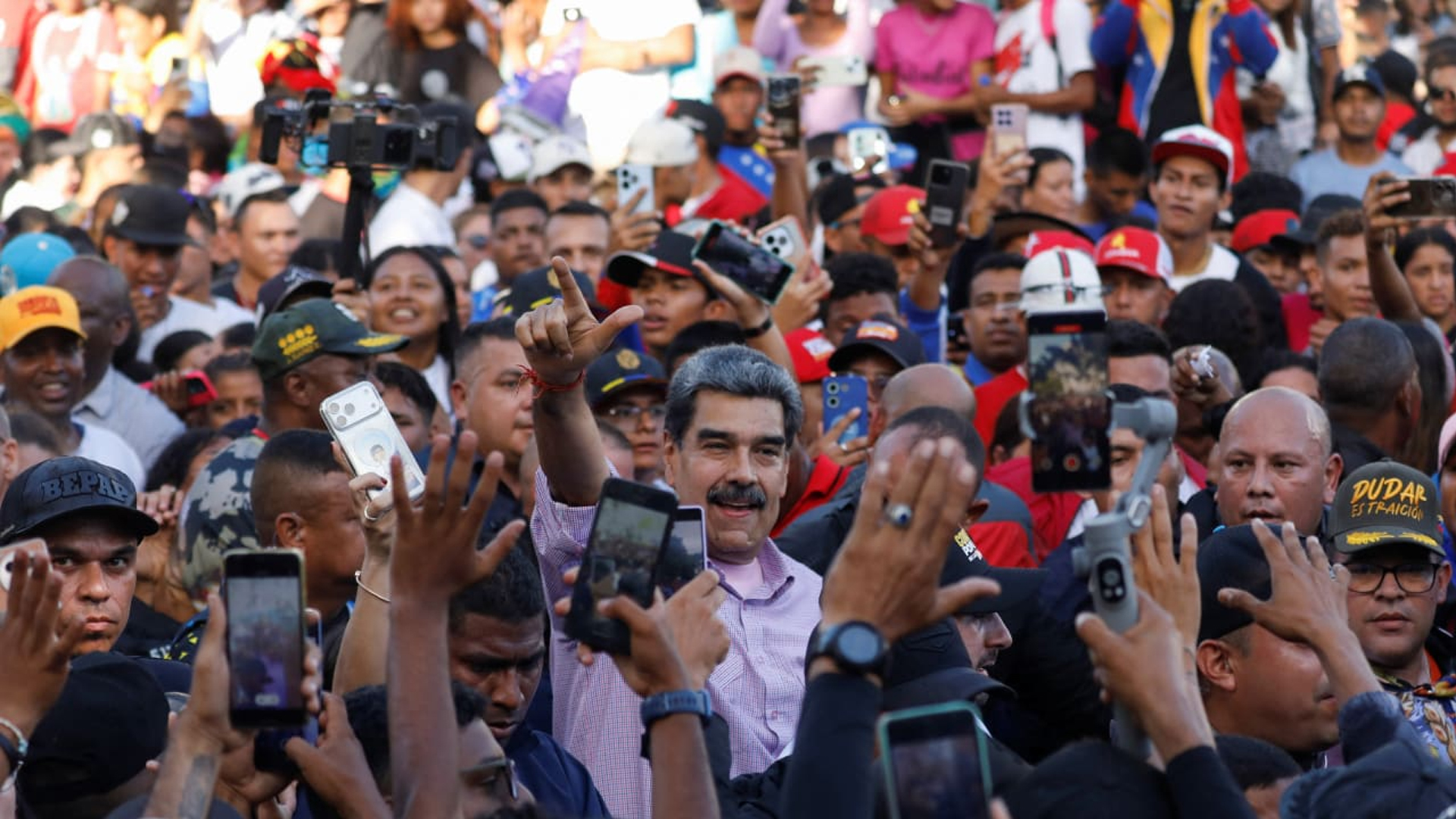 ভেনেজুয়েলাকে শয়তানদের হাতে তুলে দেয়ার চেষ্টা করছে জায়নবাদীরা: মাদুরো