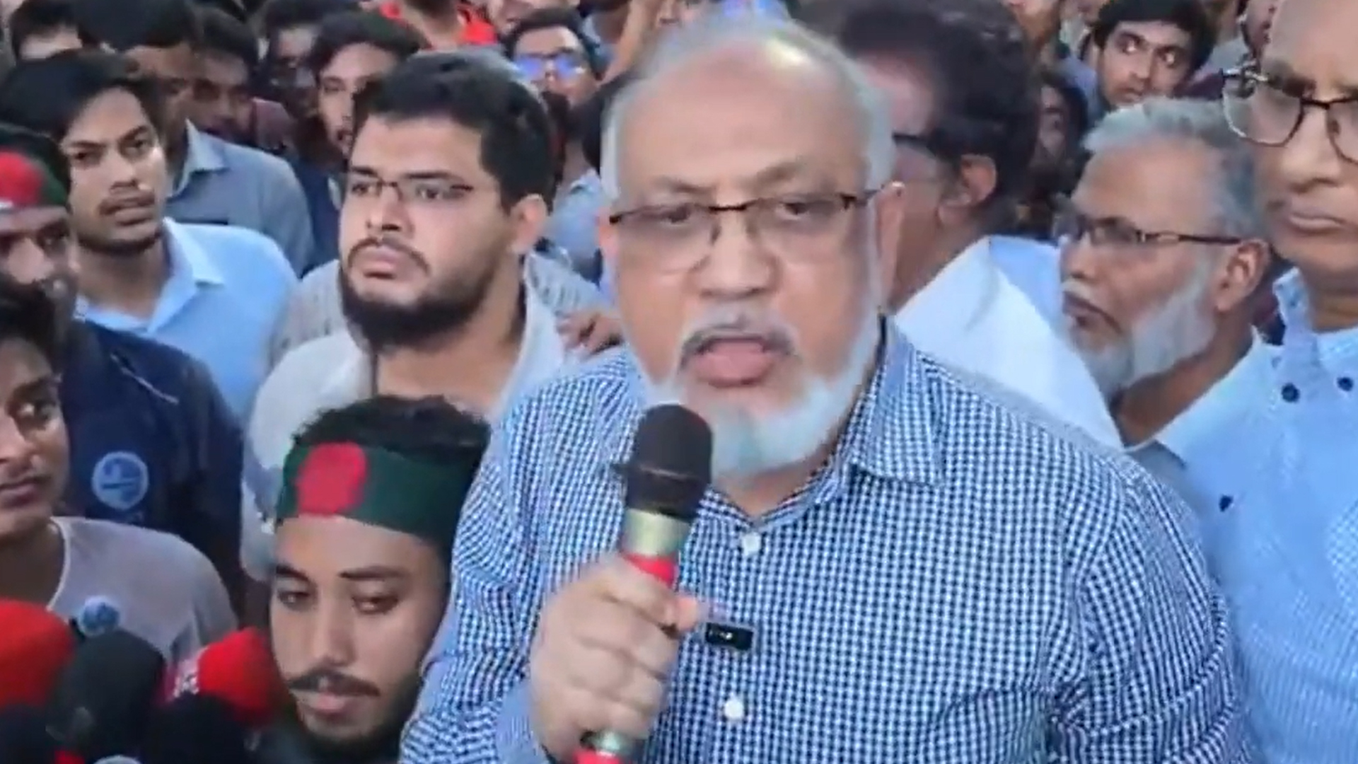 শিক্ষার্থীদের ওপর লাঠিচার্জ কোনোভাবেই গ্রহণযোগ্য নয়: বুয়েট ভিসি
