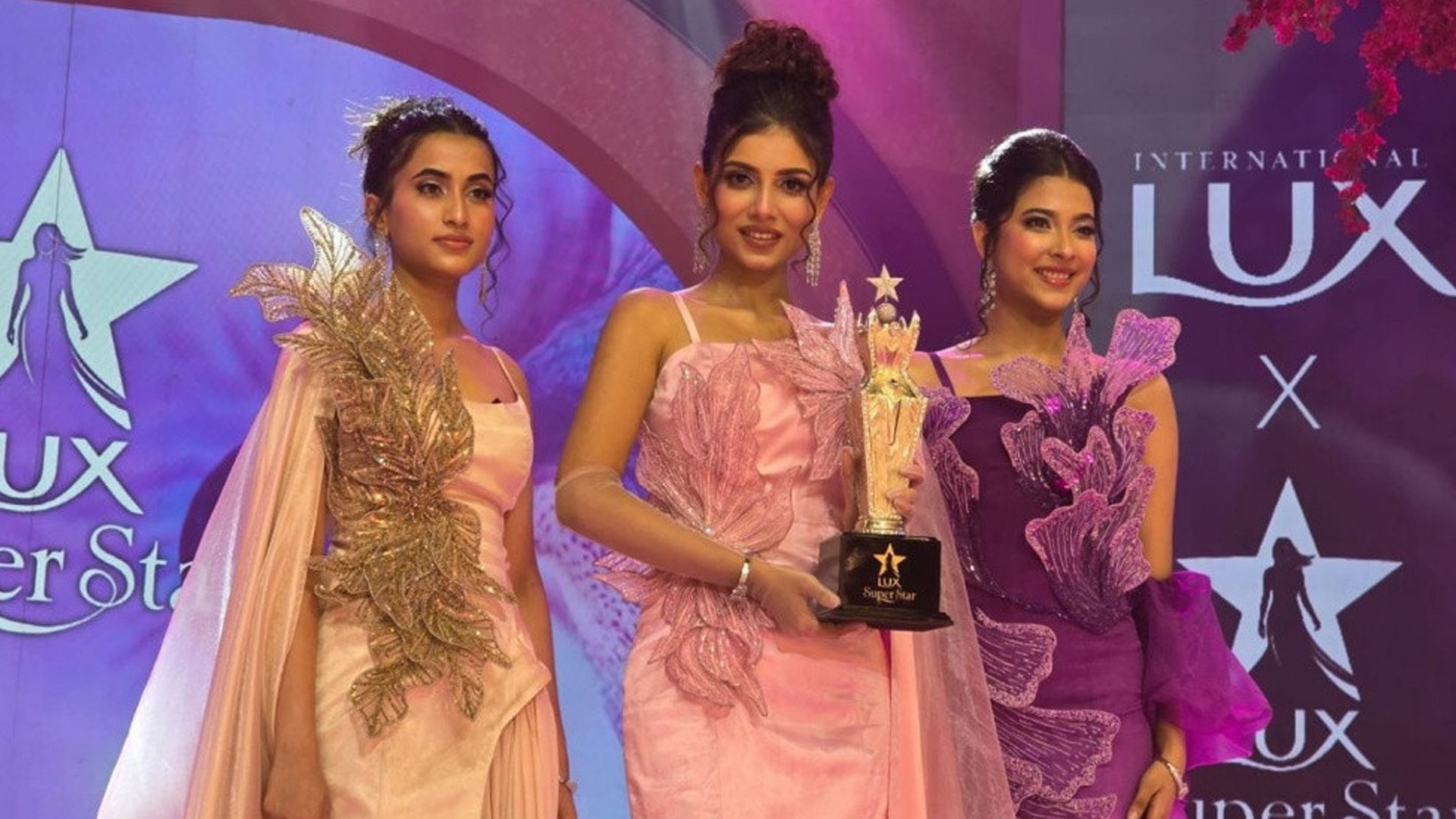 লাক্স সুপারস্টার চ্যাম্পিয়ন হলেন রাজশাহীর বিদুষী বর্ণিতা