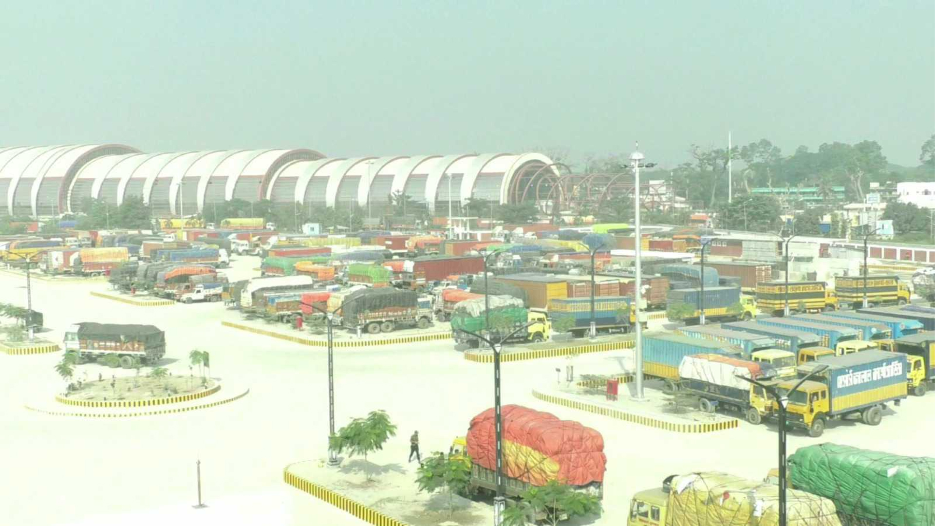 ঈদ ছুটিতে বেনাপোল বন্দরে স্বাভাবিক থাকছে পাসপোর্টধারী যাতায়াত ও জরুরি পণ্য খালাস