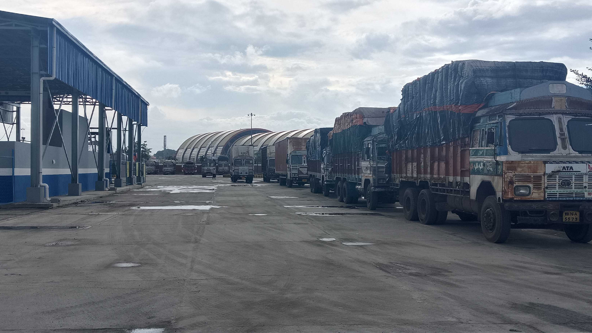 বেনাপোল: বাণিজ্যে ১৩ কোটি ও ভ্রমণে ১৫ লাখ টাকা রাজস্ব আয়