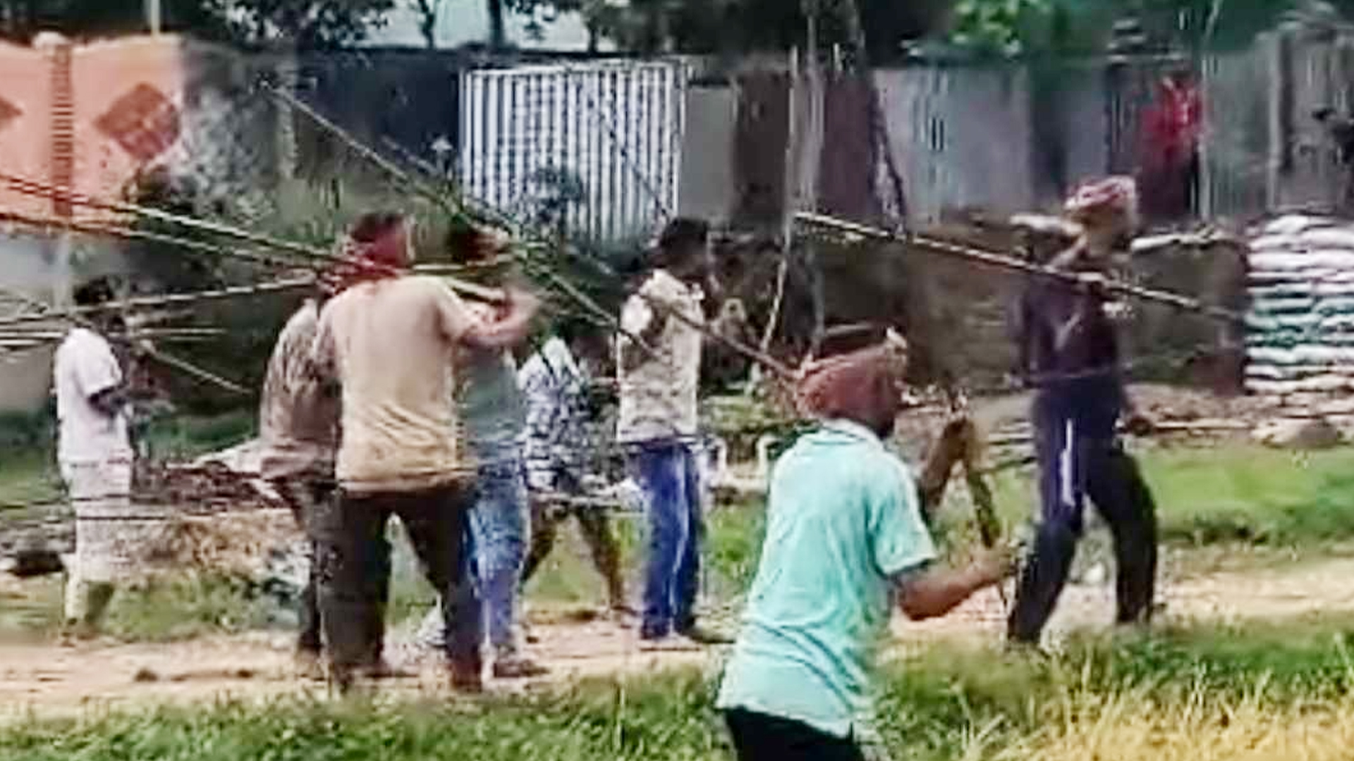 কিশোরগঞ্জে আম পাড়া নিয়ে দুই গ্রামবাসীর সংঘর্ষ, আহত ৩০