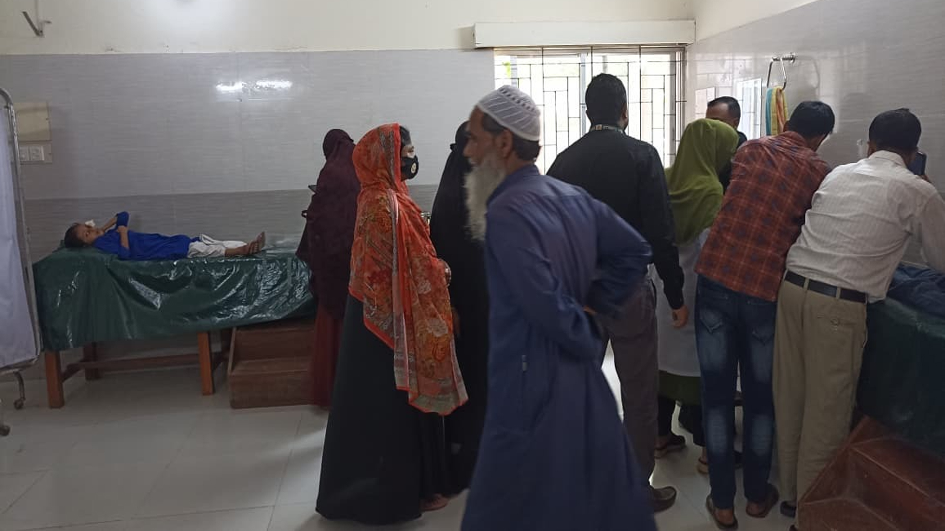 কুমিল্লায় বিদ্যালয়ের ক্লাসে সিলিং ফ্যান ভেঙে ২ শিক্ষার্থী আহত