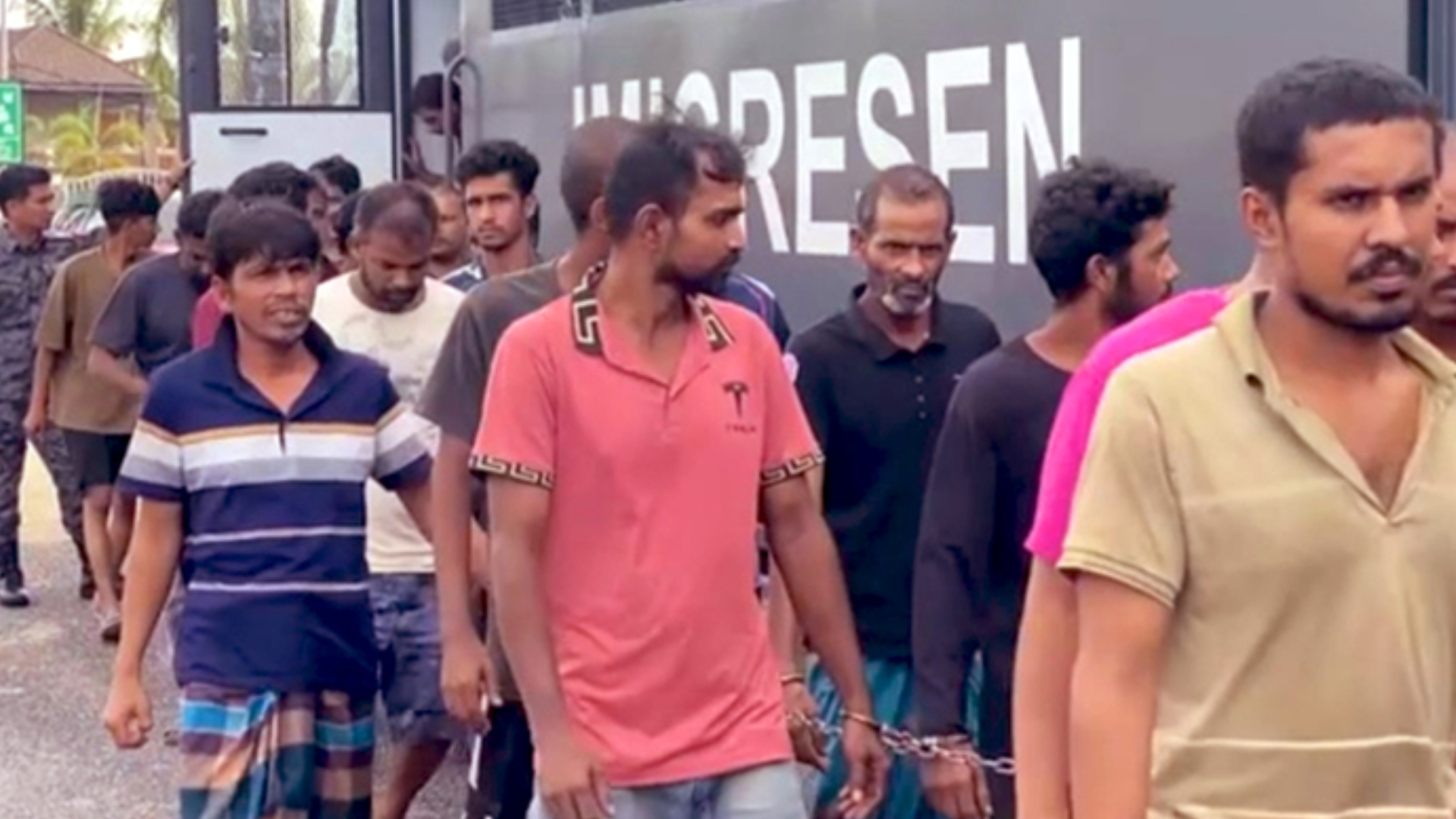 মালয়েশিয়ায় অবৈধভাবে প্রবেশ ও অবস্থানের দায়ে ৮৬ বাংলাদেশিসহ ১১৩ প্রবাসী দণ্ডিত