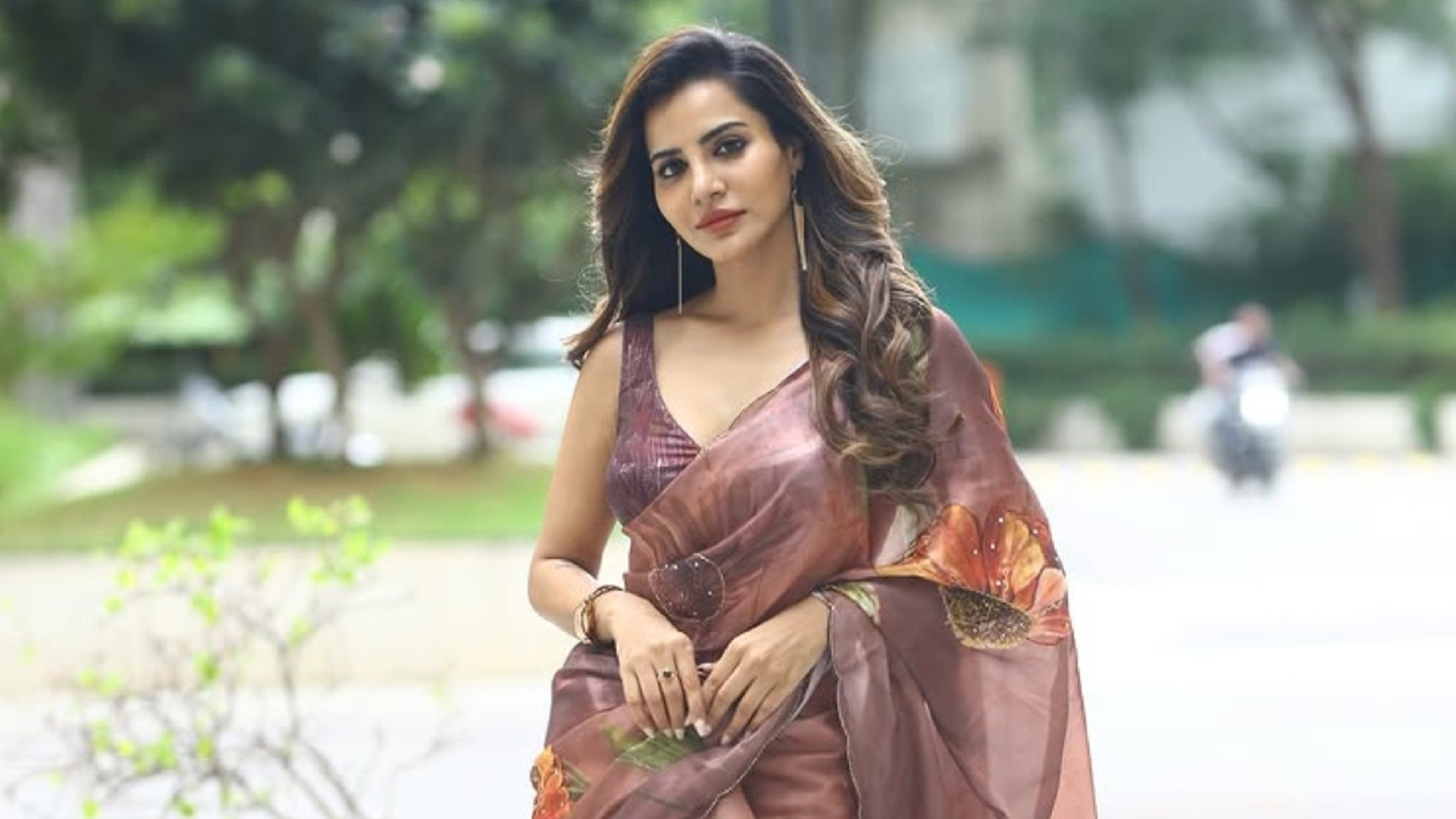 বিয়ের প্রতিশ্রুতি দিয়ে আর্থিক প্রতারণার অভিযোগ, অভিনেত্রীর বিরুদ্ধে মামলা