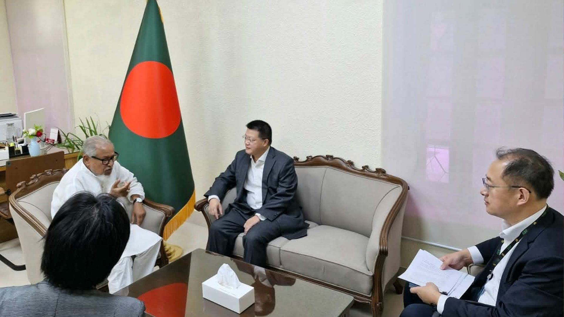 প্রধানমন্ত্রীর কৃষি উপদেষ্টার সঙ্গে চীনা রাষ্ট্রদূতের সাক্ষাৎ