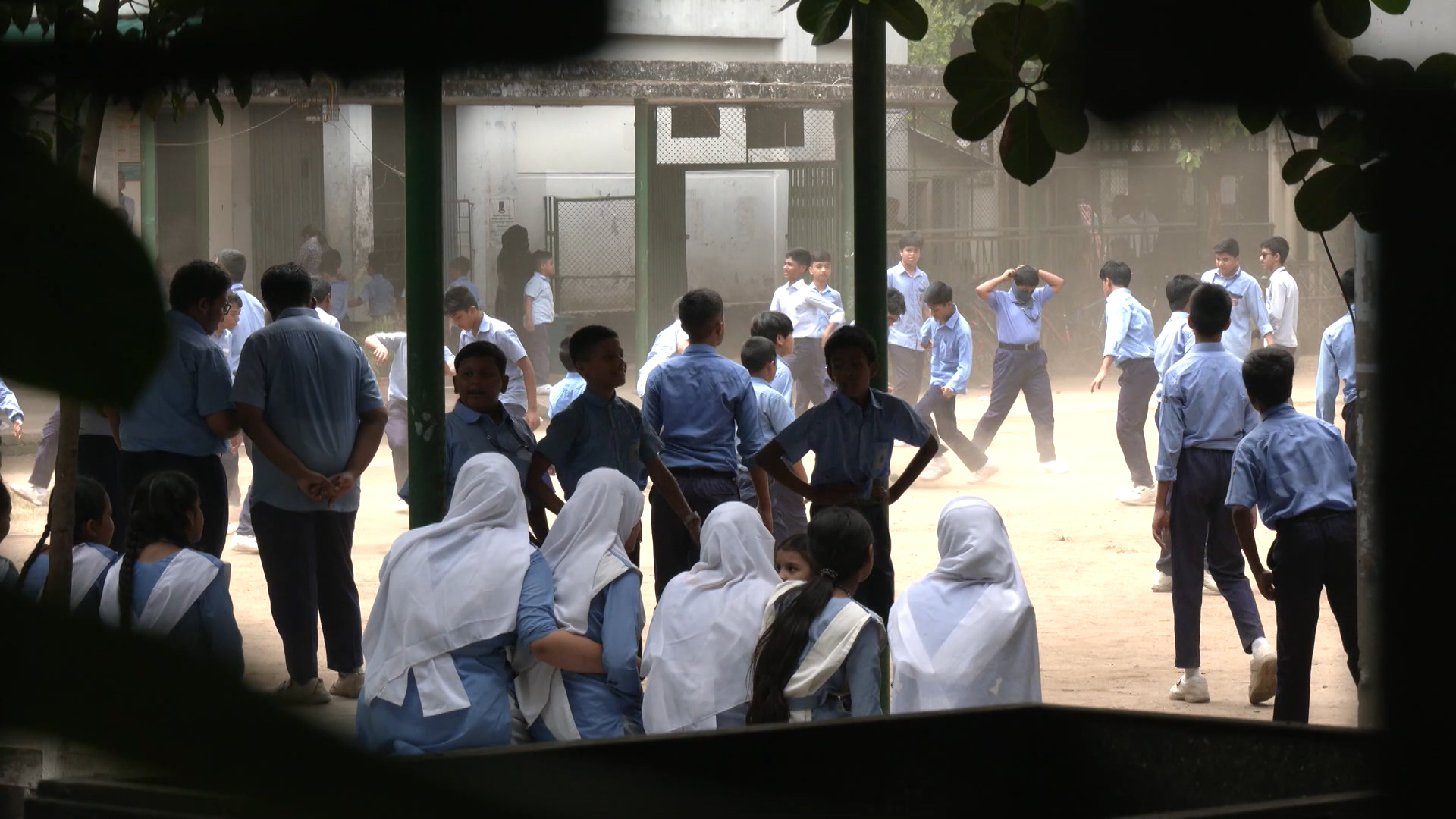 বারবার শিক্ষাক্রম পরিবর্তনে ‘গিনিপিগ’ হচ্ছে শিক্ষার্থীরা