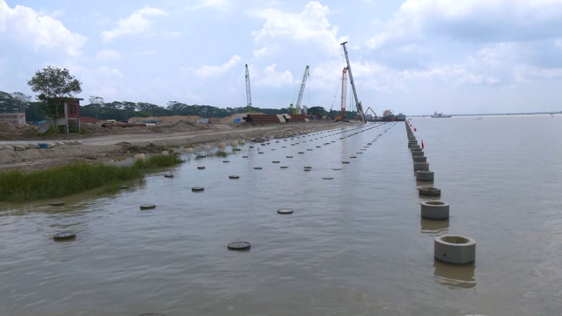 দুই বছর ধরে বন্ধ মোংলা বন্দরের জেটি নির্মাণ কাজ, শেষ হওয়া নিয়ে শঙ্কা!