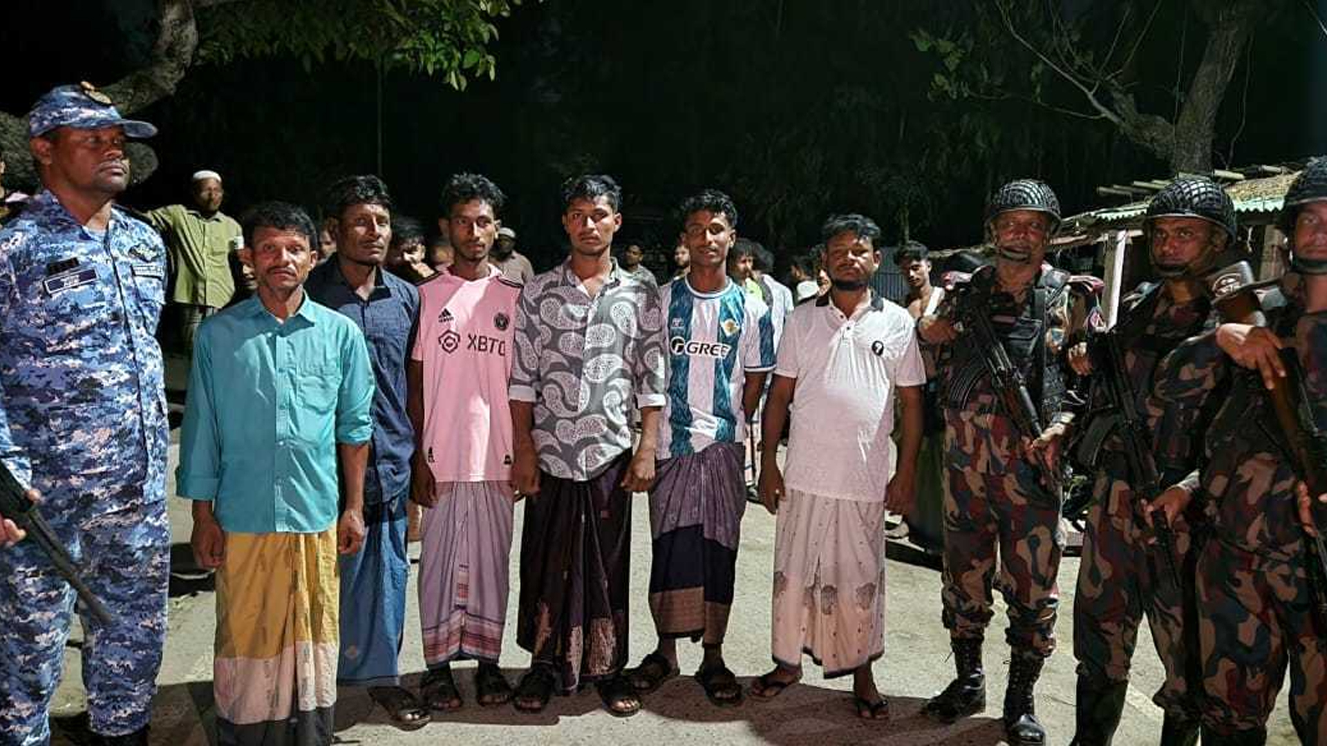 আরাকান আর্মির কাছ থেকে ফিরলেন টেকনাফের ১৪ জেলে