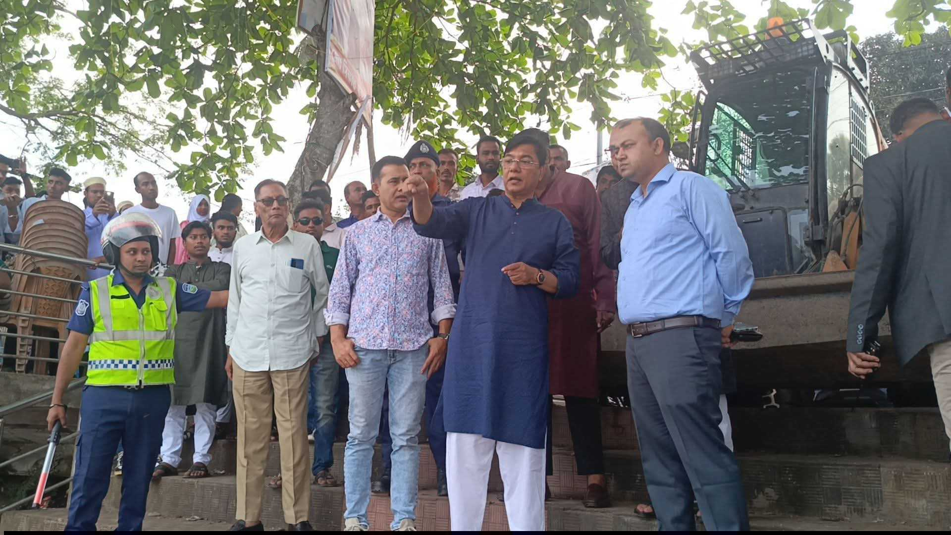 ৫ শিশুর মৃত্যু: ৭ ঘণ্টা দাঁড়িয়ে থেকে উদ্ধার অভিযান তদারকি করলেন প্রতিমন্ত্রী মিল্লাত