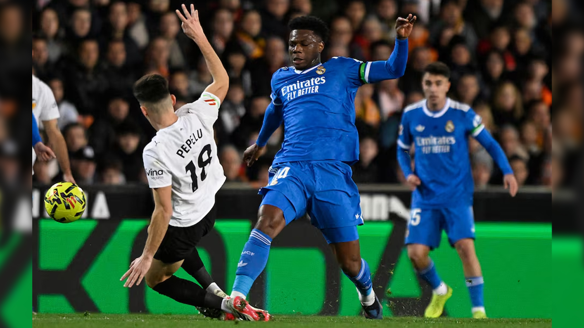 Real Madrid beat Valencia 2-0