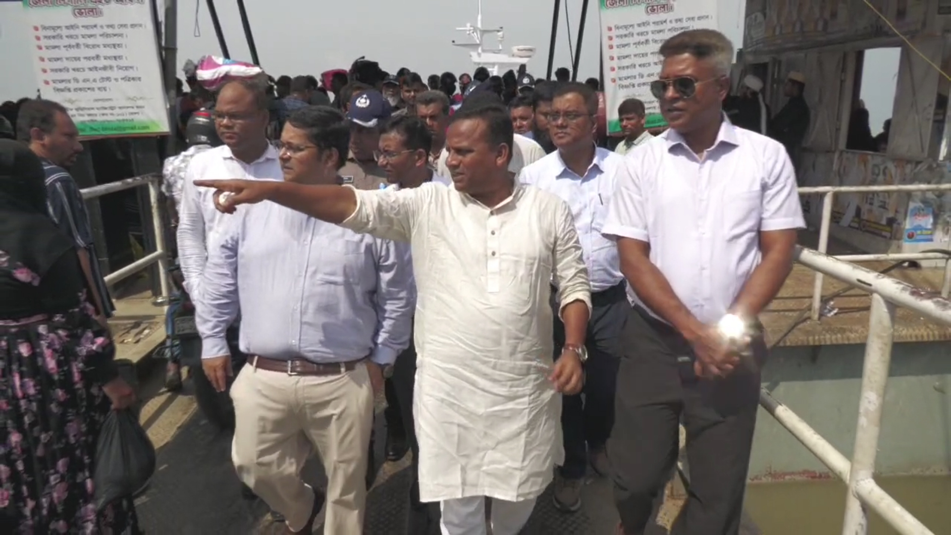 কর্মস্থলে ফেরা যাত্রীদের খোঁজ নিতে ঝটিকা সফরে ভোলায় নৌপরিবহন প্রতিমন্ত্রী