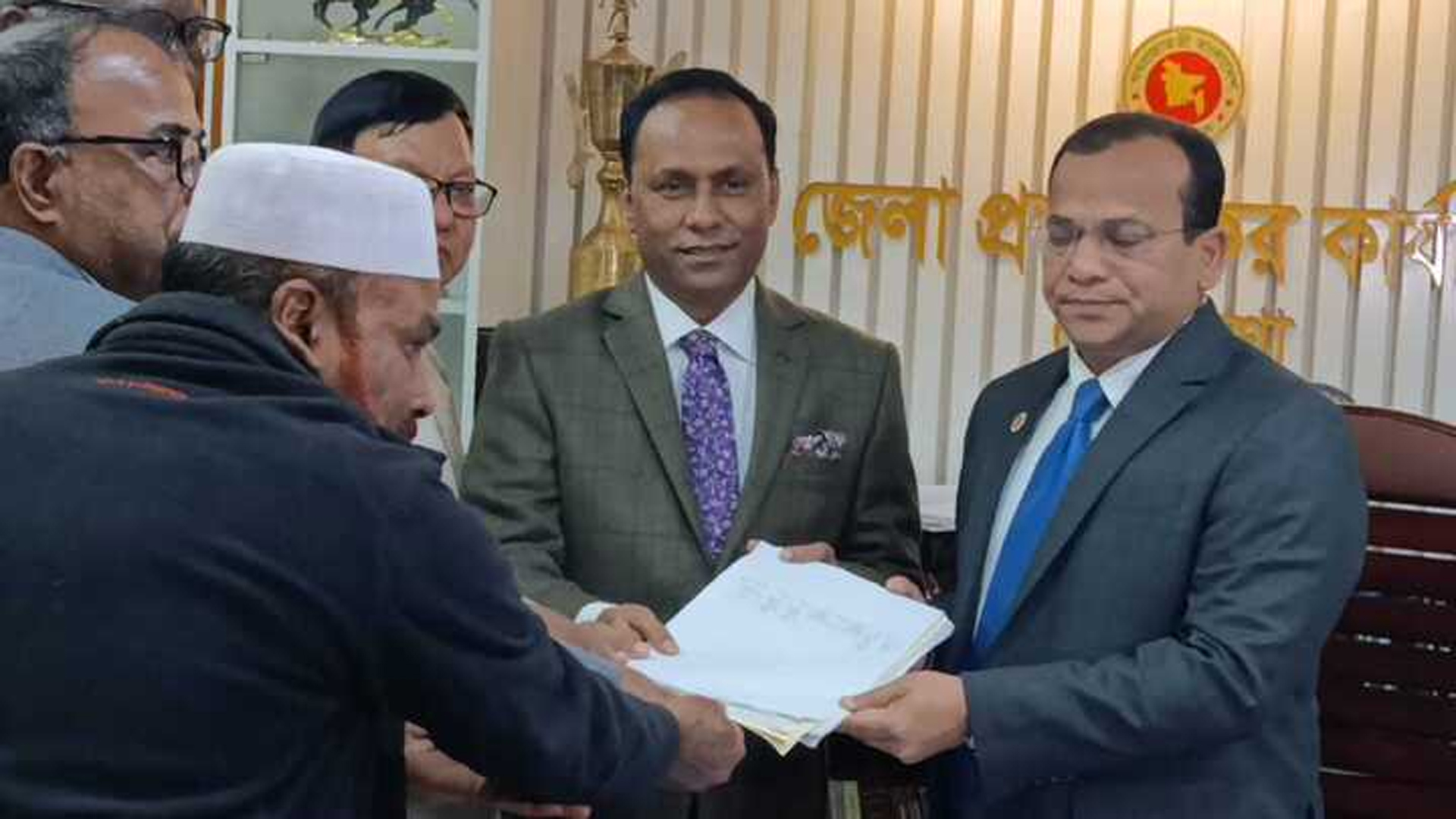 নেত্রকোনা-১ আসনে মনোনয়নপত্র জমা দিলেন বিএনপির প্রার্থী কায়সার কামাল