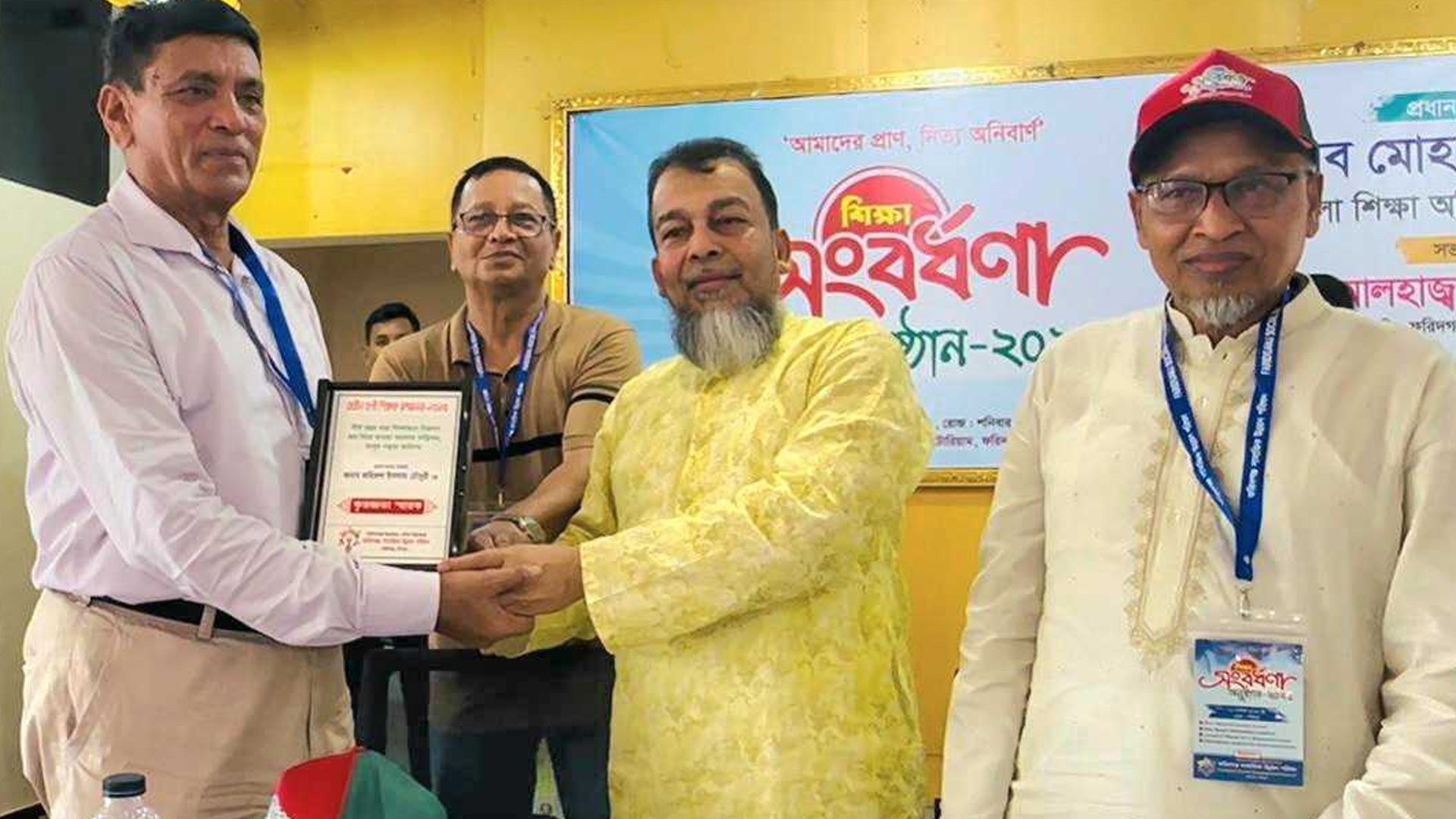 ফরিদগঞ্জে সম্মাননা পেল কৃতি শিক্ষার্থী ও গুণী শিক্ষকরা