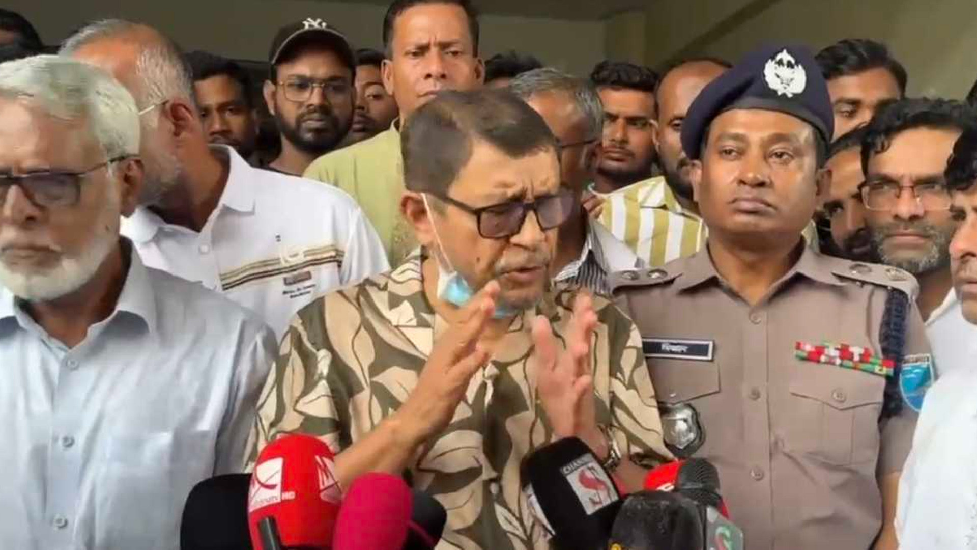 রাজধানীতে ৬ নবজাতকের মৃত্যুর ঘটনায় কঠোর ব্যবস্থা নেয়ার হুঁশিয়ারি স্বাস্থ্যমন্ত্রীর