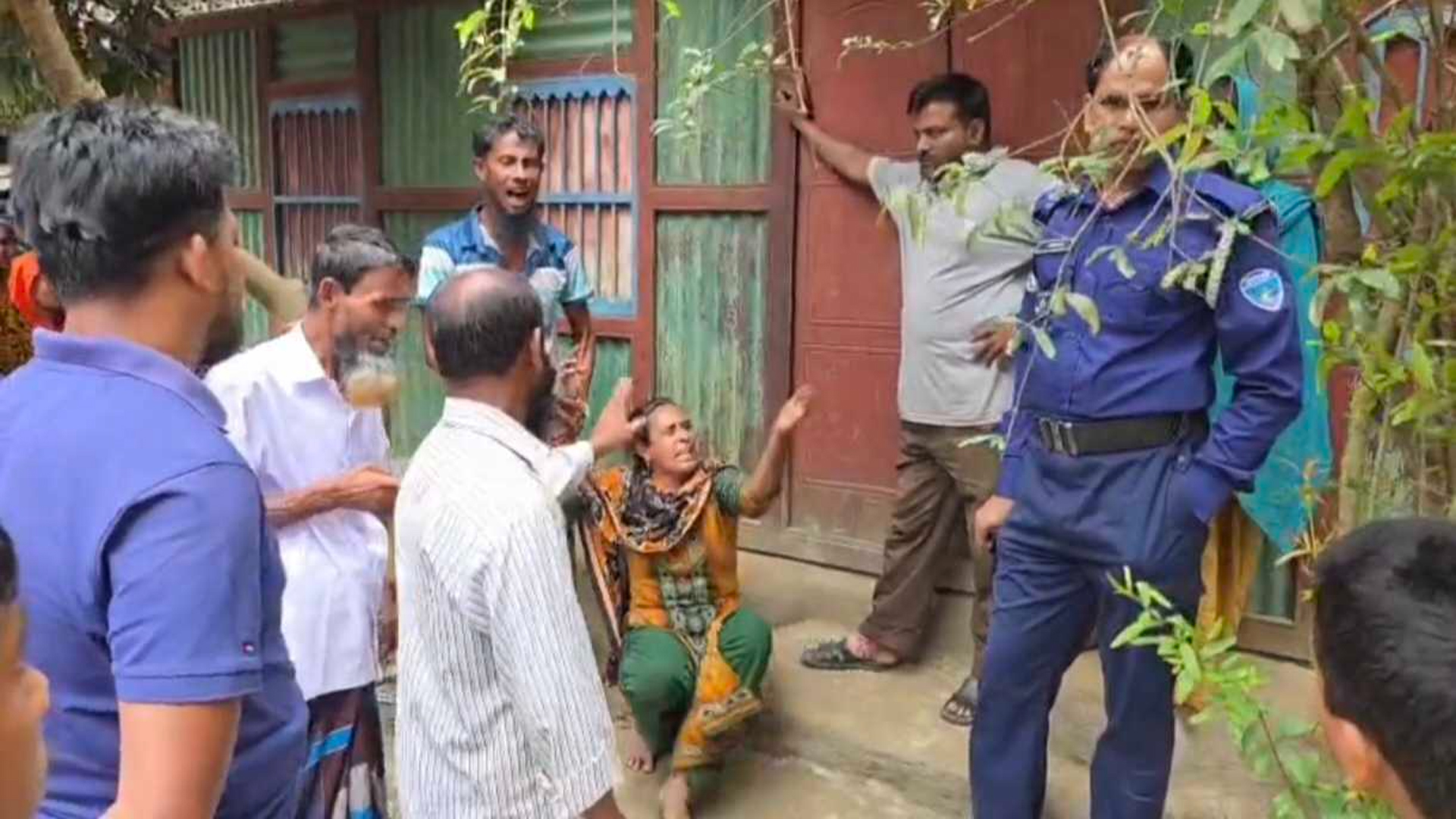 ধান কাটতে এসে ডাকাতি, গৃহকর্ত্রীকে শ্বাসরোধে মেরে ফেললেন শ্রমিকরা
