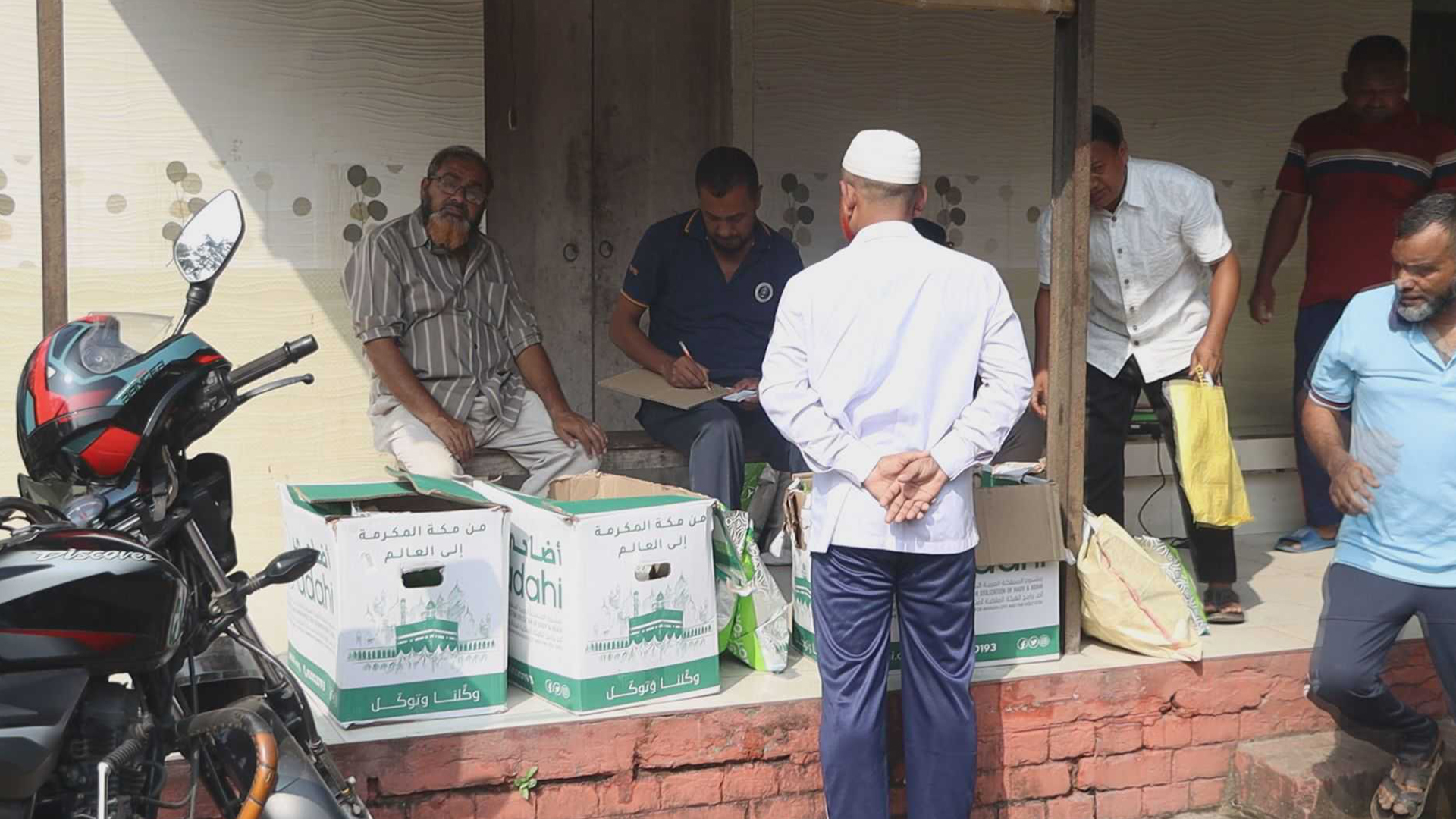 পাবনায় এতিমদের দুম্বার মাংস লুটের অভিযোগ