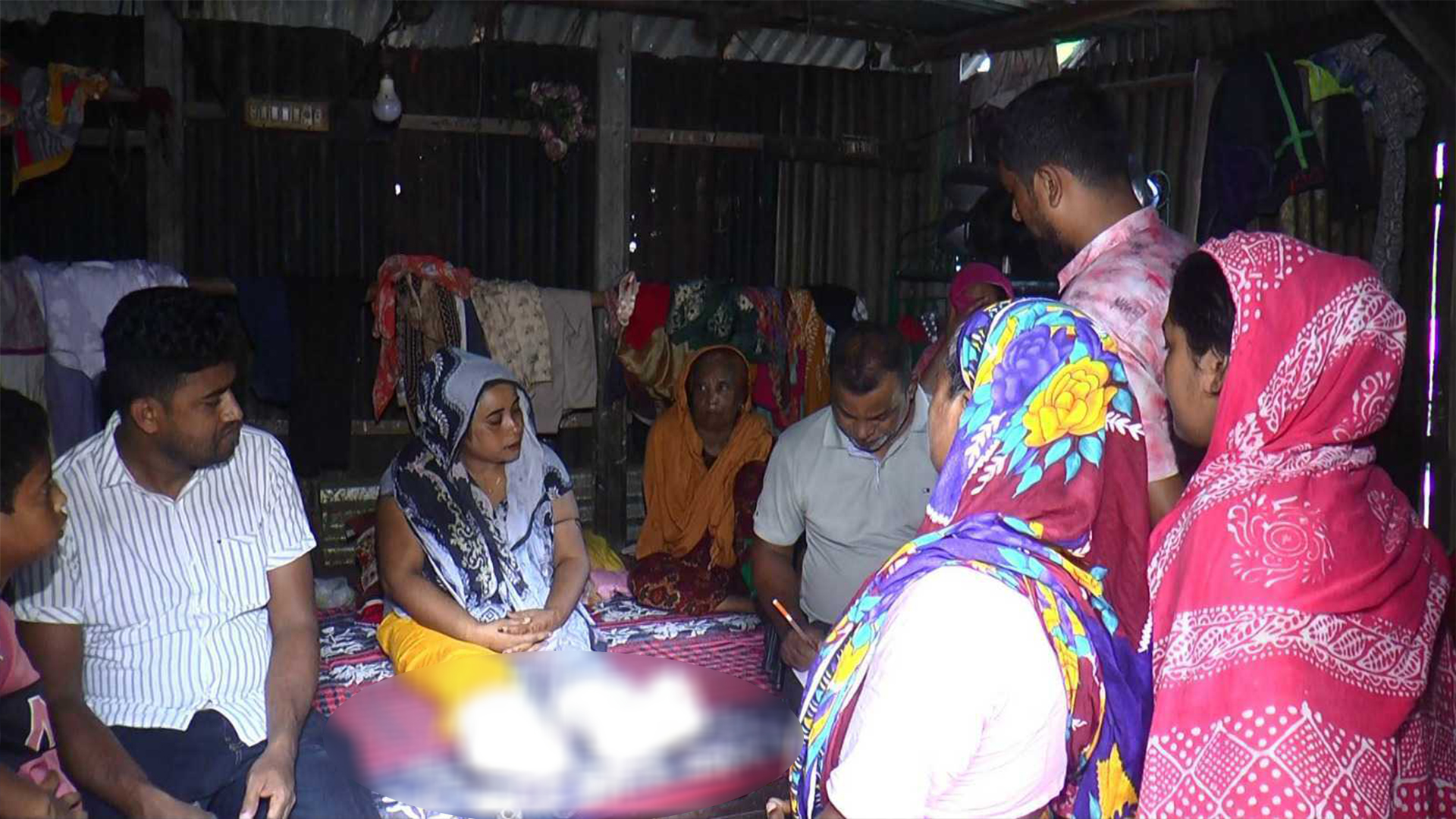 নরসিংদীতে স্ত্রী-সন্তানসহ ৬ জনকে পুড়িয়ে হত্যাচেষ্টা