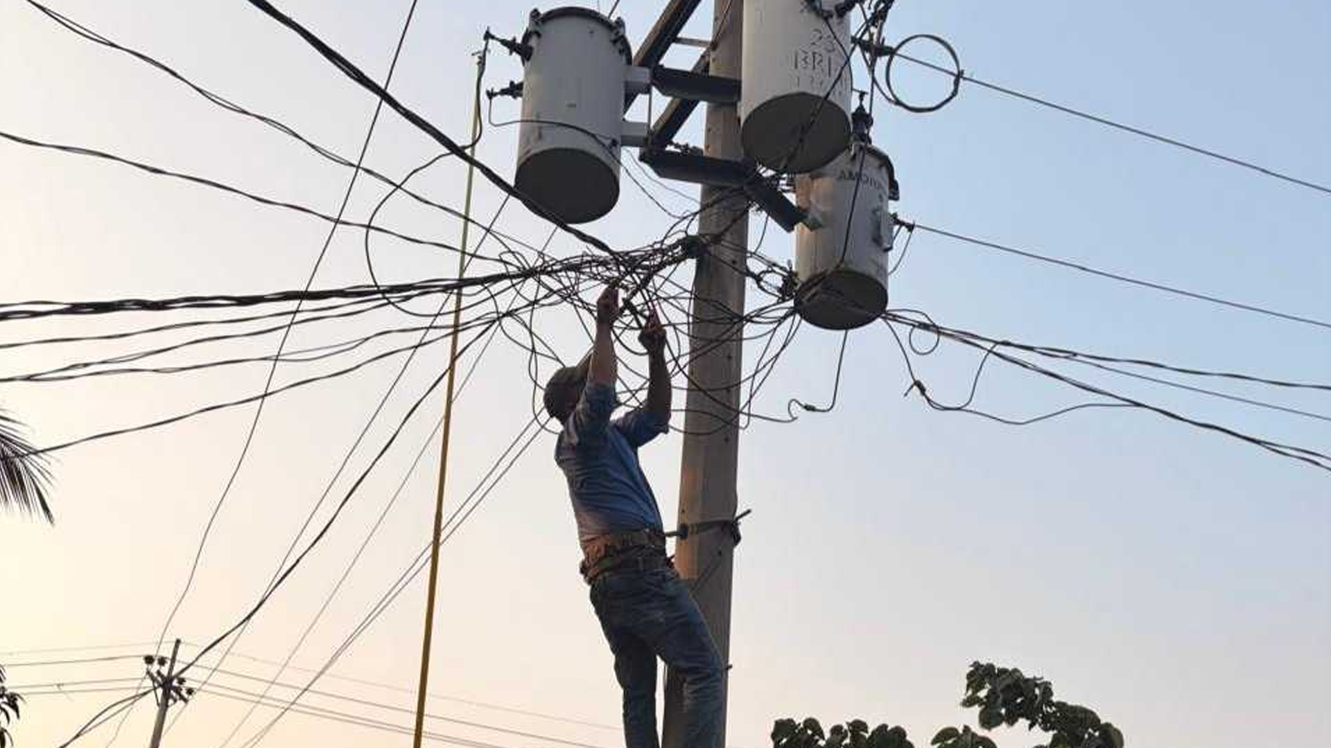 নারায়ণগঞ্জে দুটি অবৈধ ডাইং কারখানার বিদ্যুৎ সংযোগ বিচ্ছিন্ন