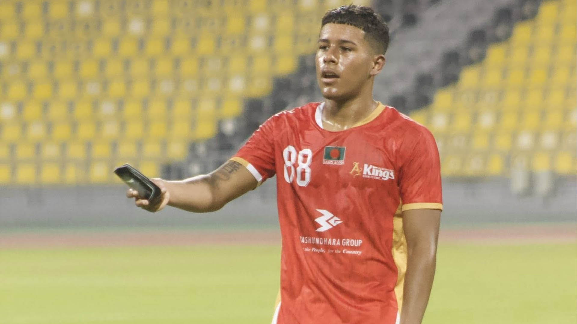 বেতন বকেয়ার অভিযোগ তুলে বসুন্ধরা কিংস ছাড়লেন কিউবা মিচেল