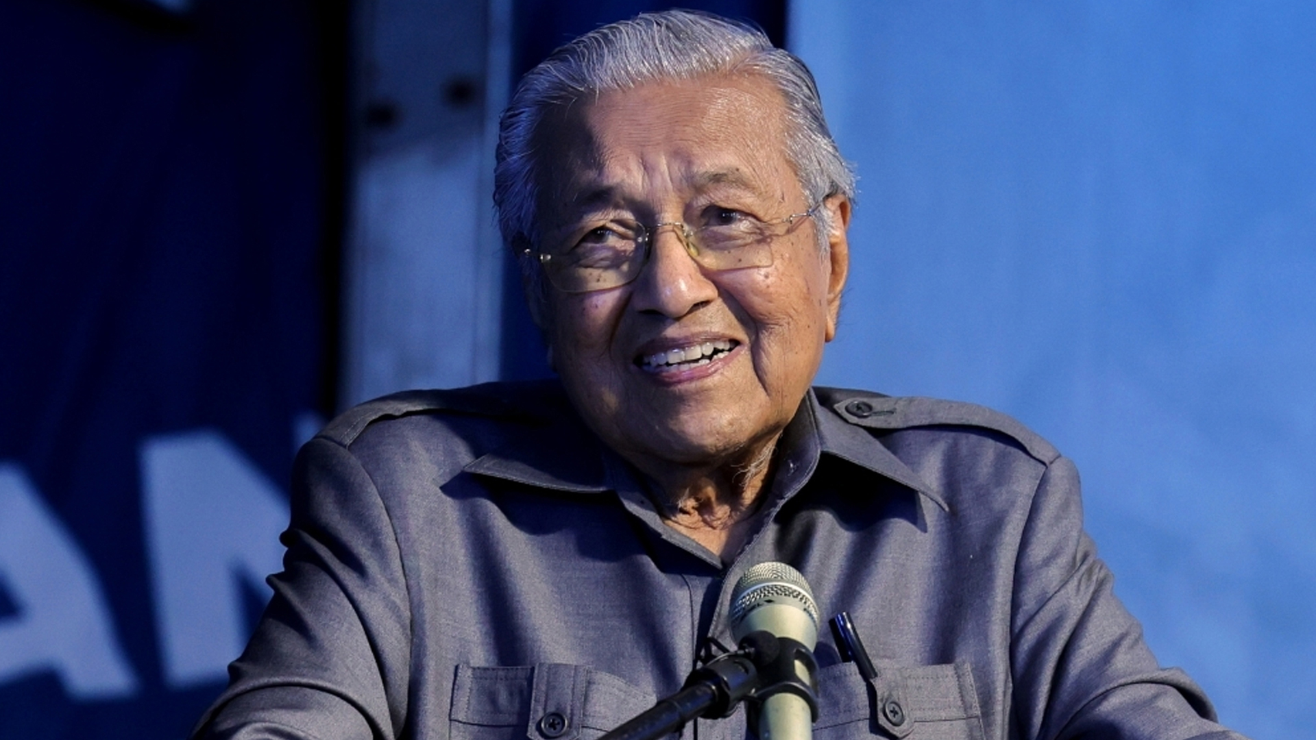 বাসভবনে পড়ে গিয়ে হাসপাতালে ভর্তি মাহাথির মোহাম্মদ