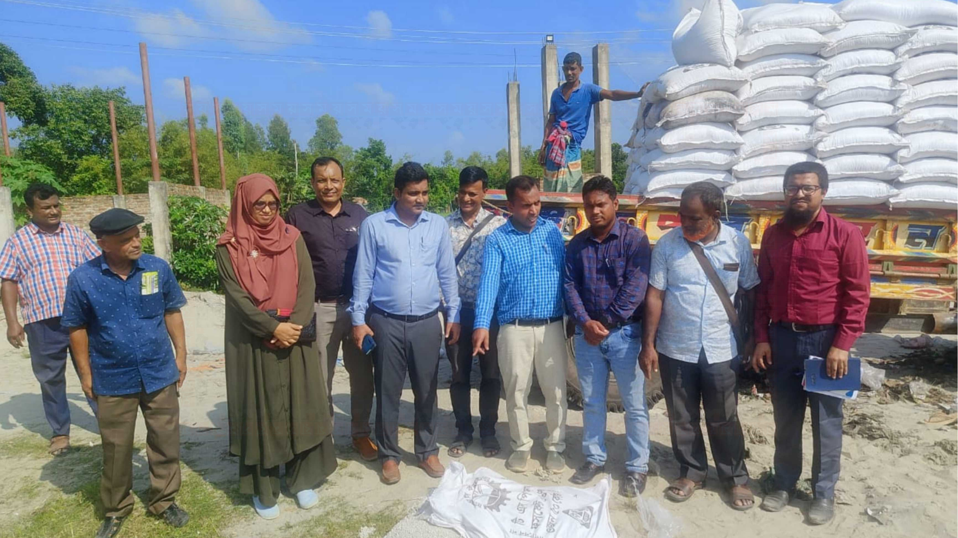 কুড়িগ্রামে ৬১৪ বস্তা নকল সার ধ্বংস