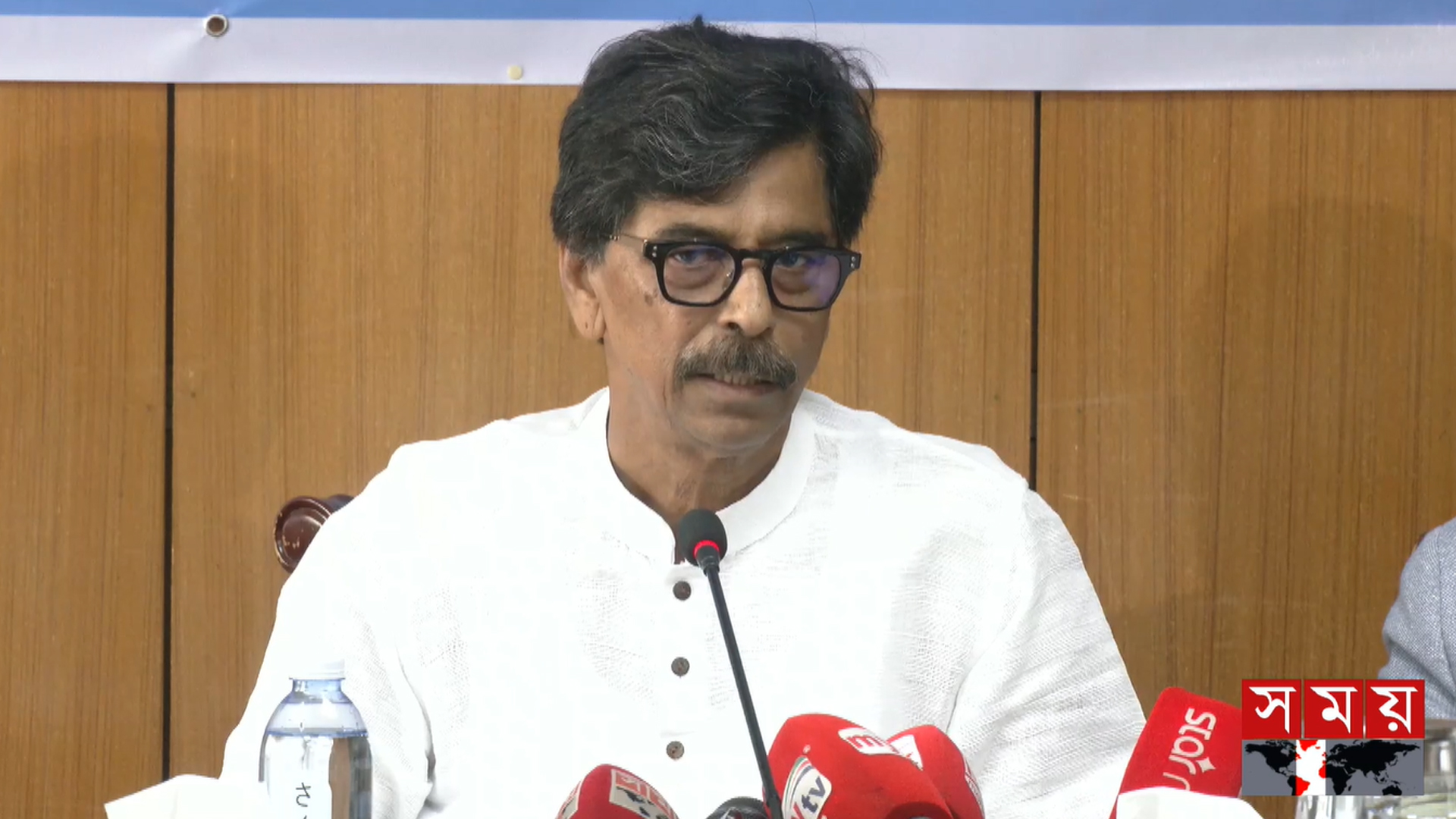 দেশেই দুধ উৎপাদন বাড়াতে সর্বোচ্চ পদক্ষেপ নিবে সরকার: প্রাণিসম্পদ