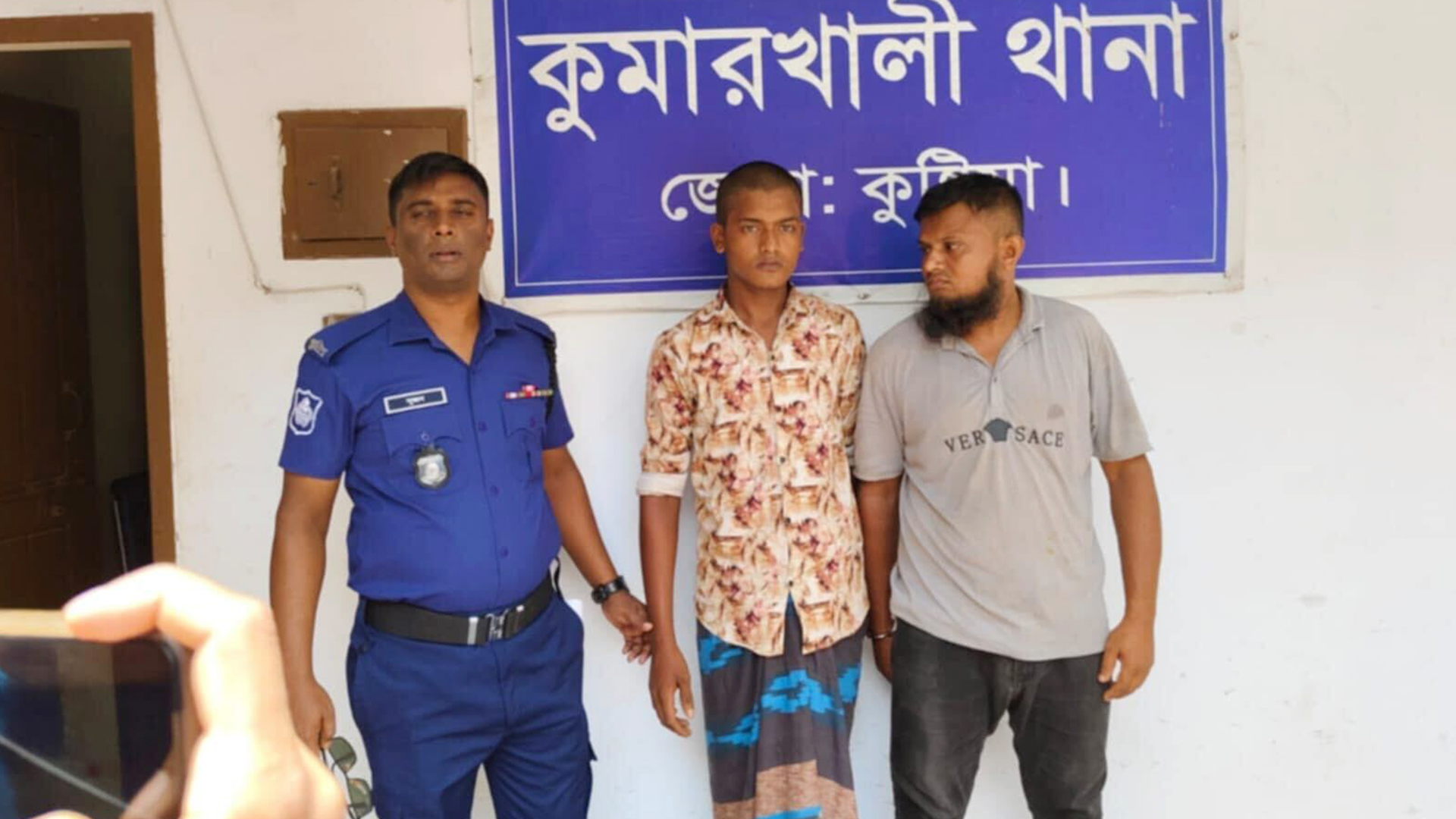 নৈশপ্রহরীর হাত-পা বেঁধে ডাকাতি, গ্রেফতার ২